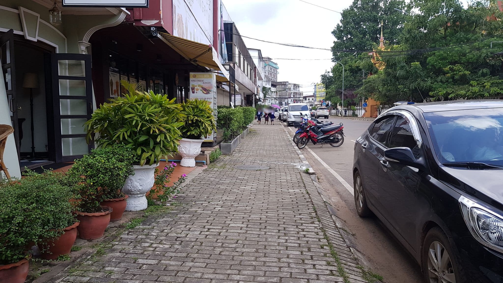 Street view near Hôtel Khamvongsa, Si Chiang Mai — © eneerhut (CC BY-SA · Mapillary)