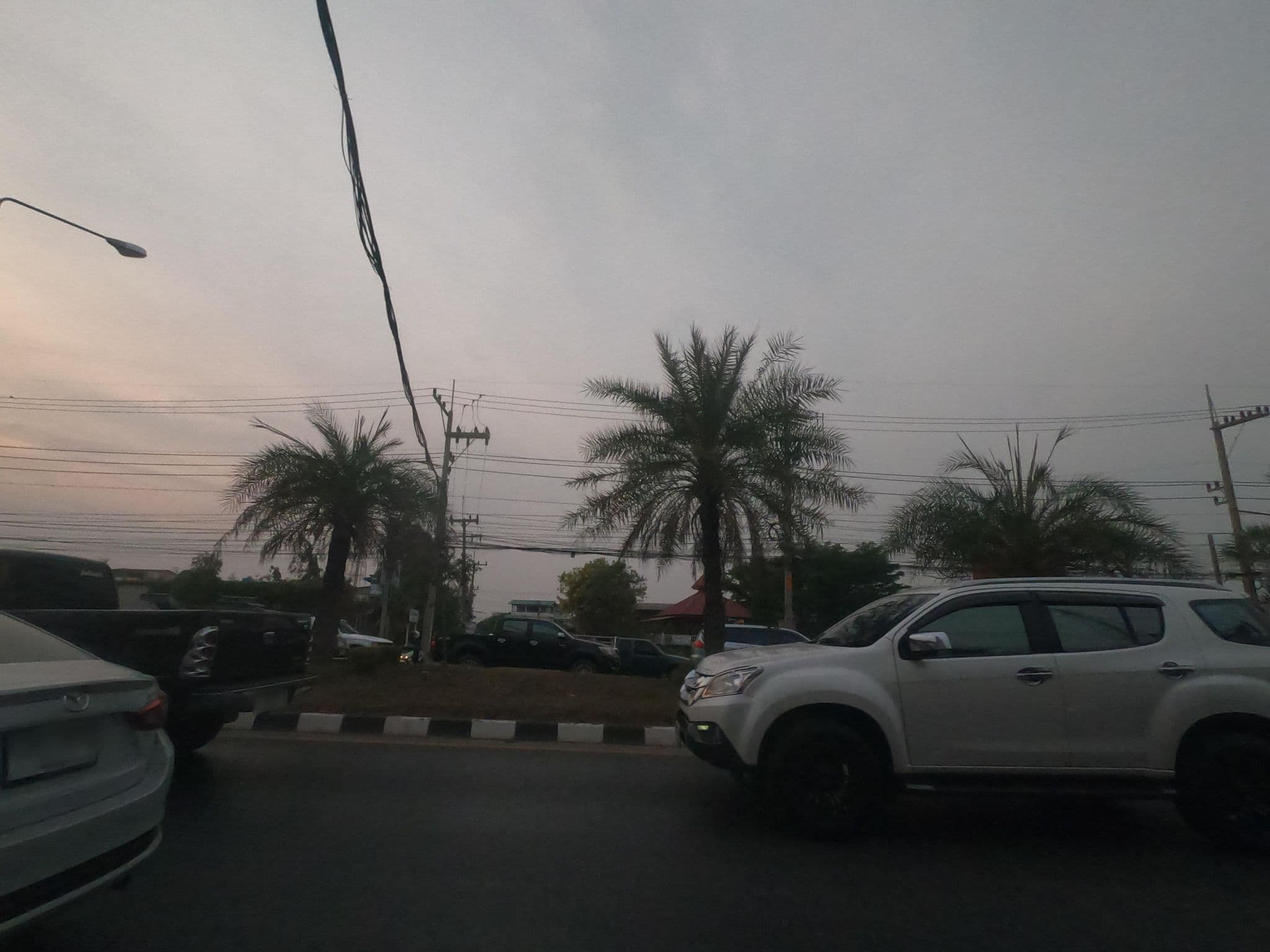 Street view near W Corner Singburi, Sing Buri — © sisaket (CC BY-SA · Mapillary)