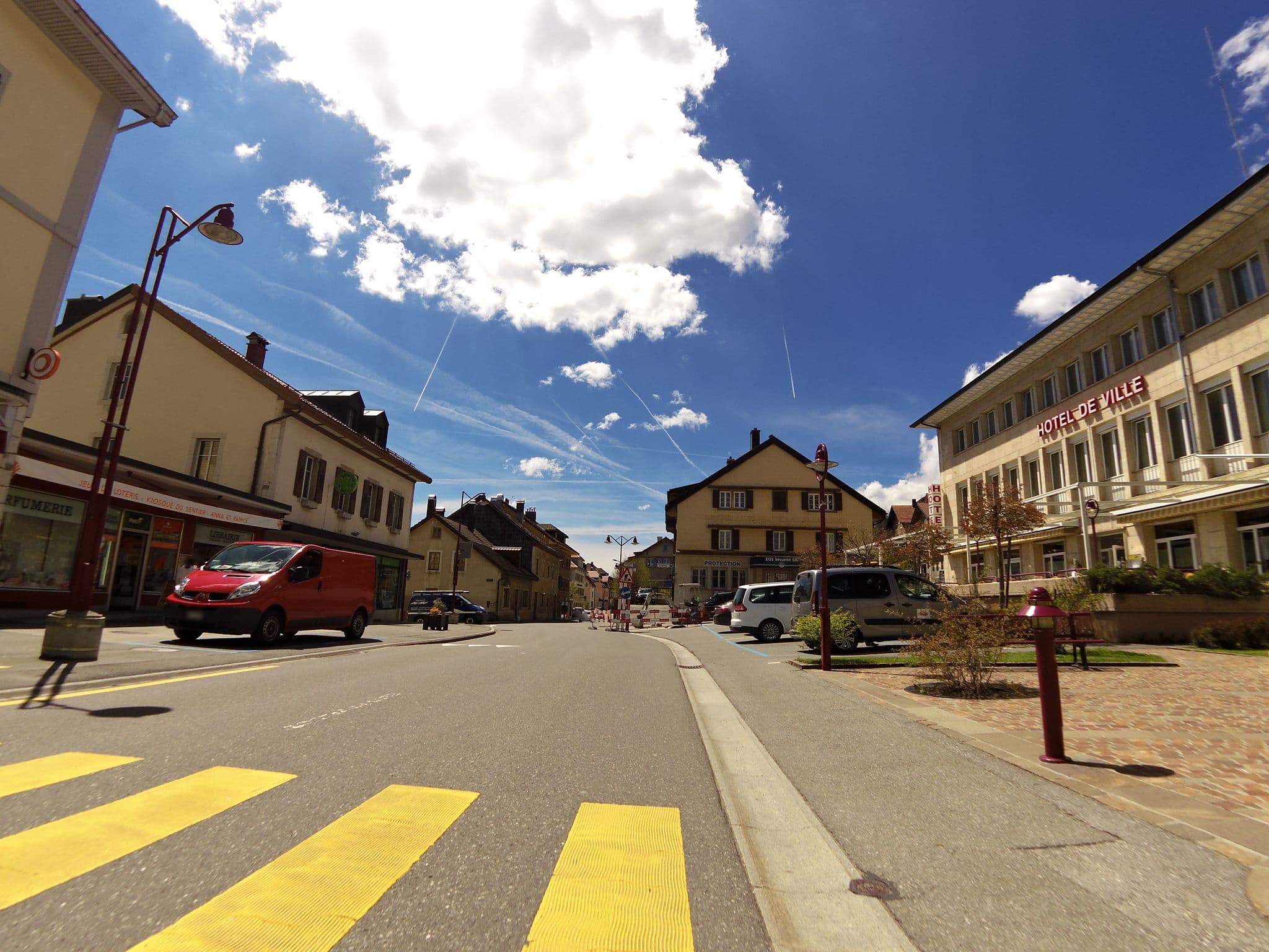 Street view near Hôtel de Ville, Le Chenit — © likesopenstreetmap (CC BY-SA · Mapillary)