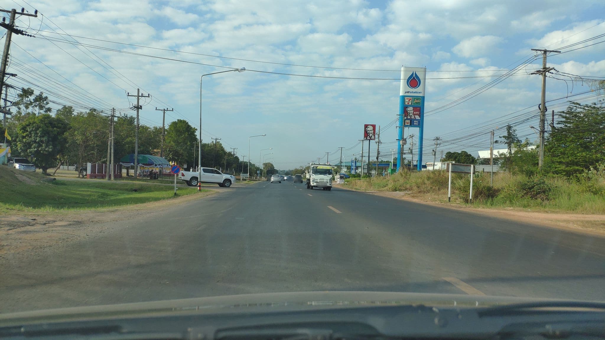 Street view near โรงแรม Yello block hotel, Waeng — © yne (CC BY-SA · Mapillary)