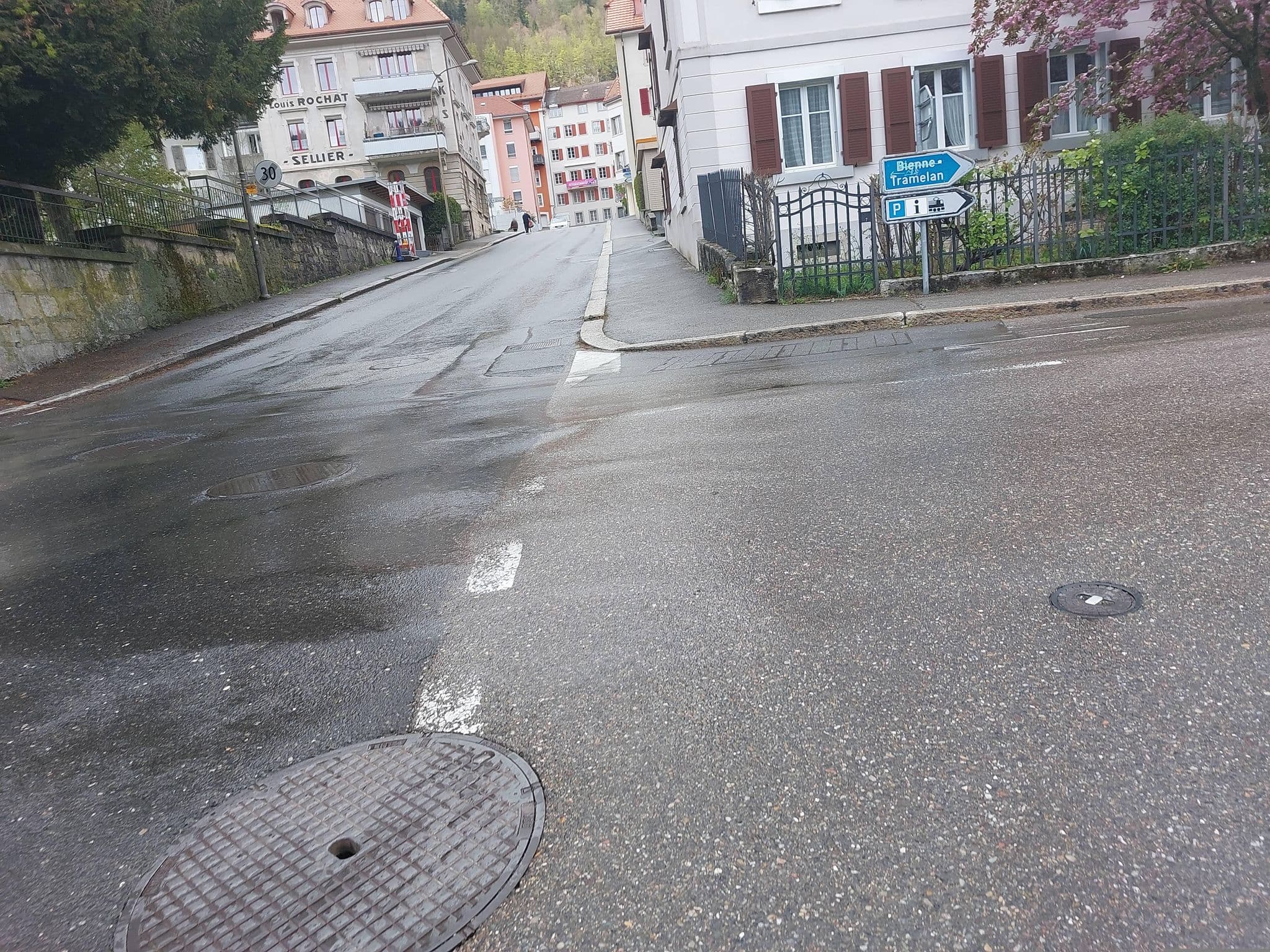 Street view near Hôtel Hōtā, Saint-Imier — © exalted7003 (CC BY-SA · Mapillary)