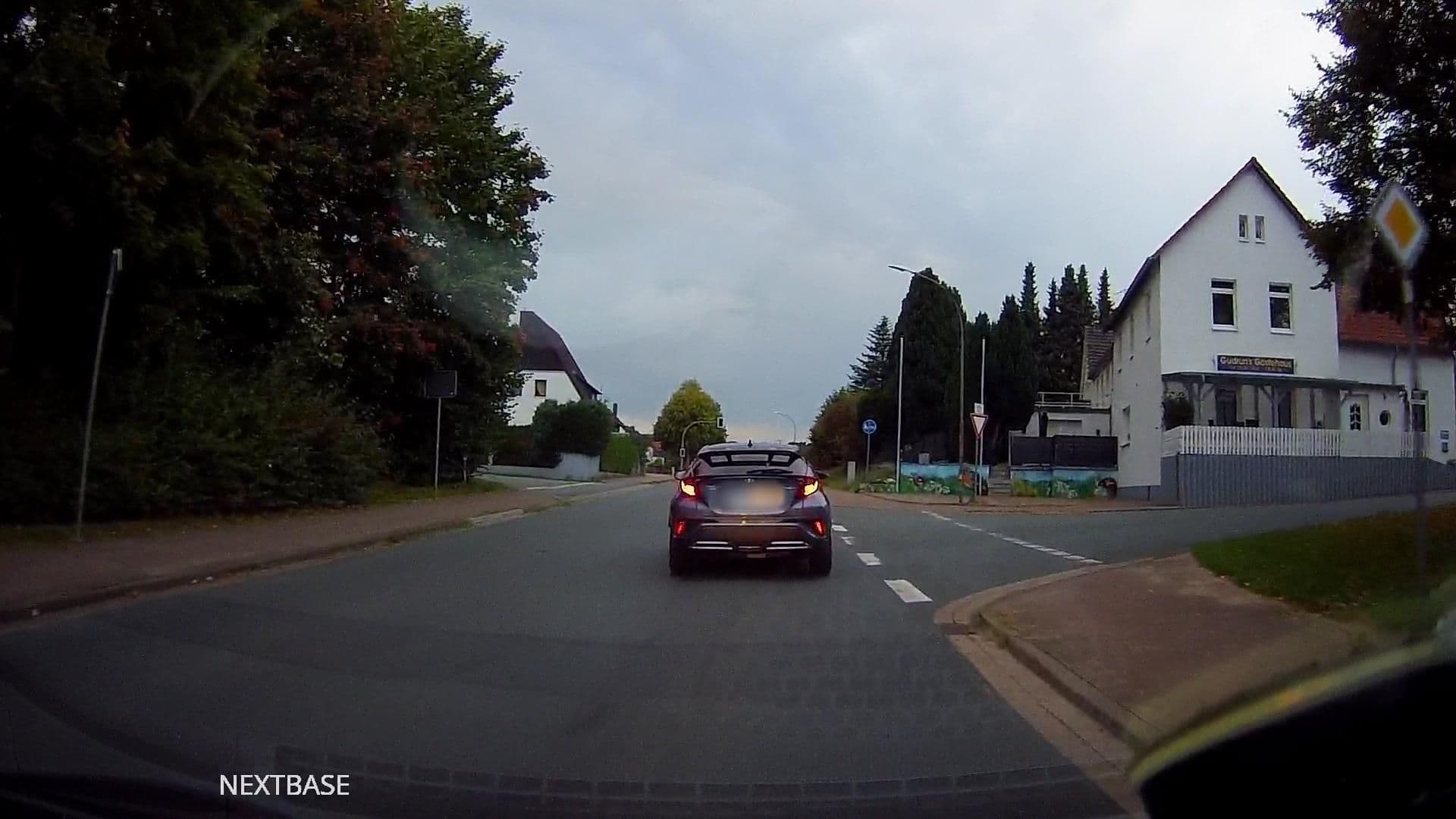 Street view near Gudruns Gästehaus - Gudrun Stiller, Aerzen — © derlipper (CC BY-SA · Mapillary)