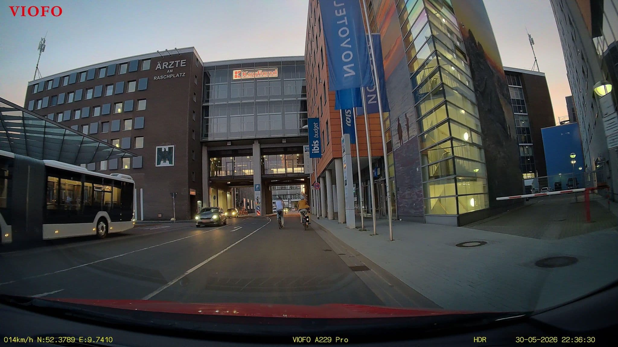 Street view near Novotel Suites Hannover City, Oststadt — © toaskoas (CC BY-SA · Mapillary)