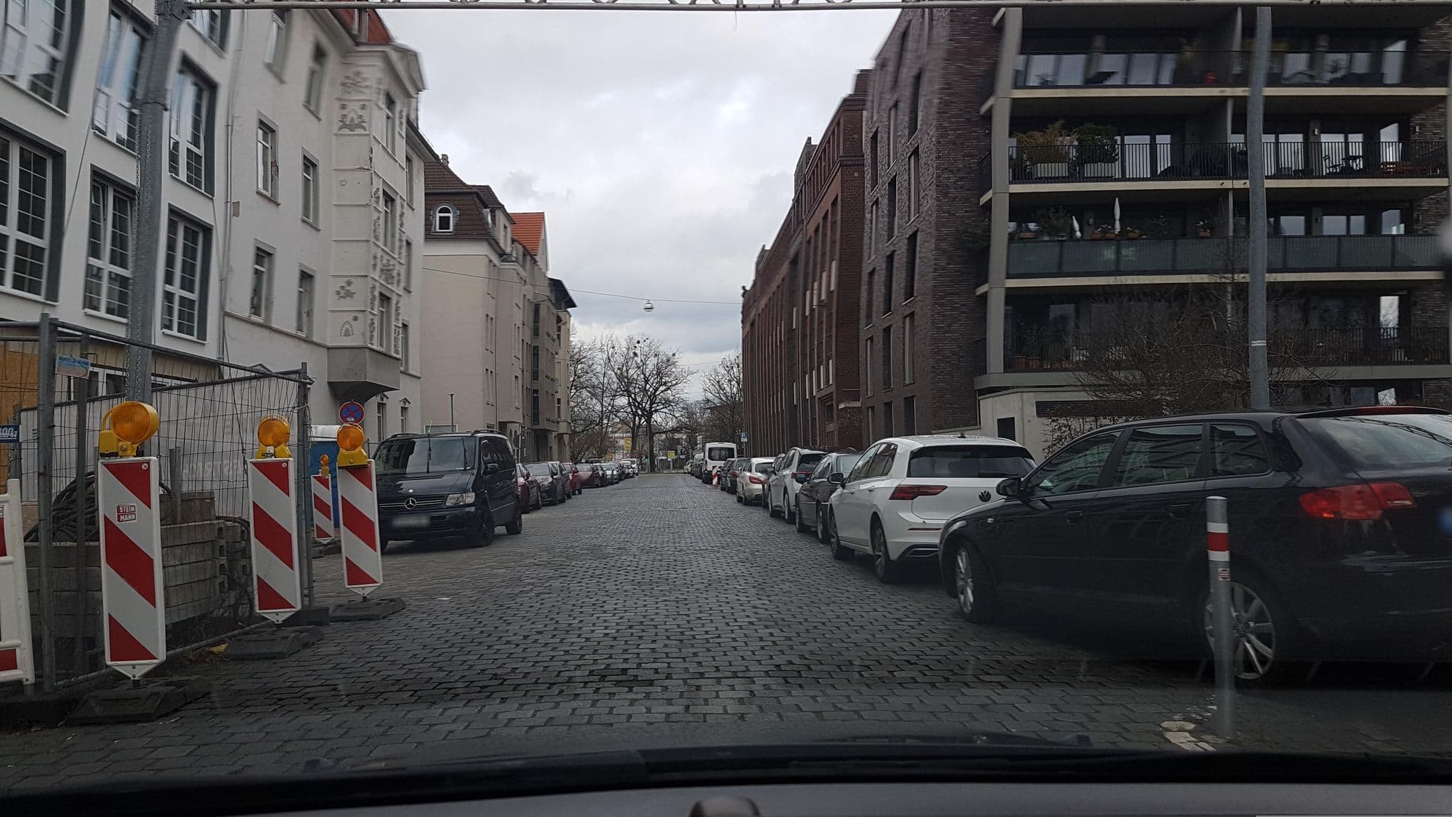 Street view near INA Boutique Hannover-Linden - Digital Access - Self Check-in, Linden-Süd — © Langfahrer (CC BY-SA · Mapillary)