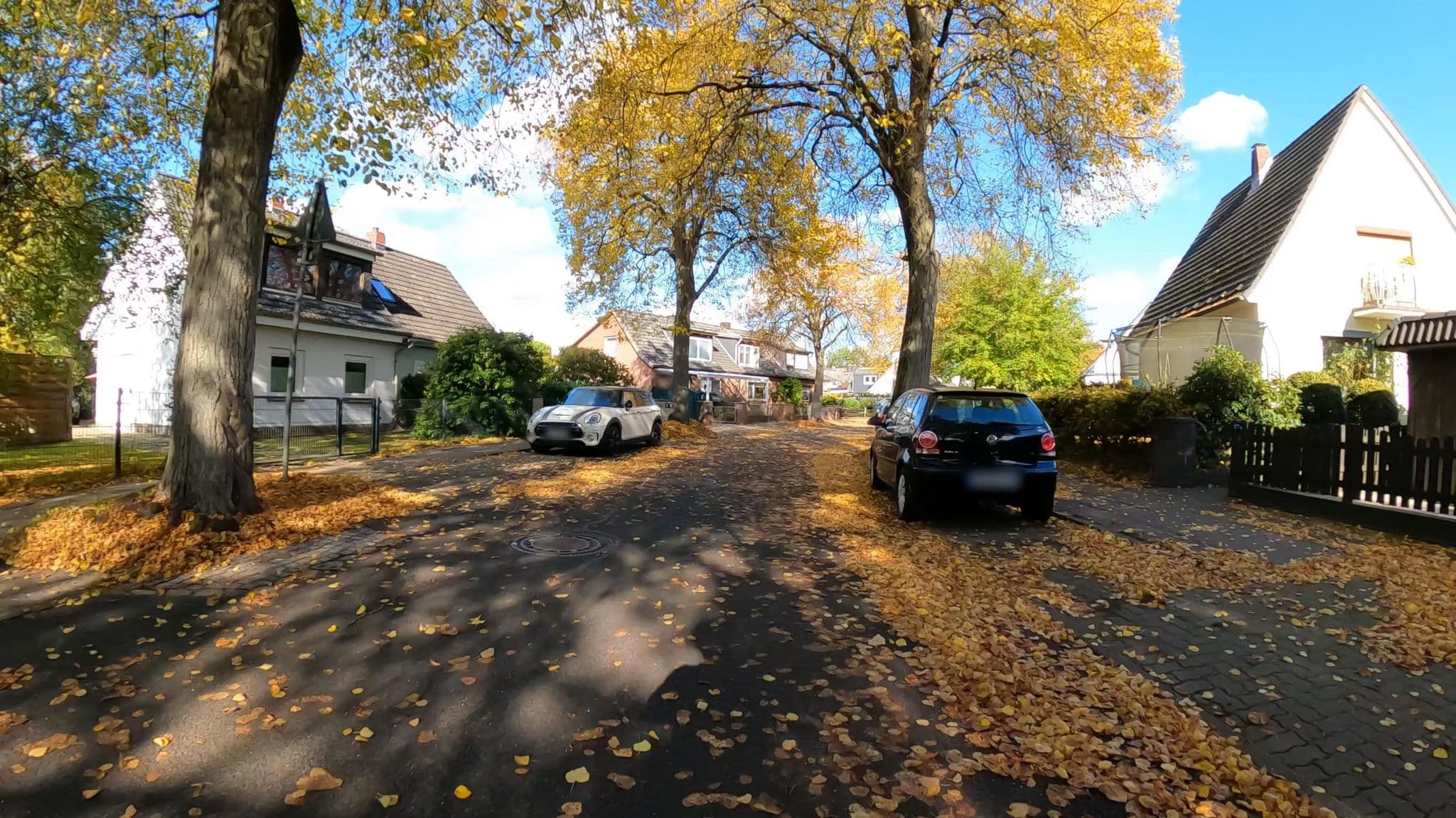 Street view near Pension MAKI, Ahrensburg — © veloroute_hamburg (CC BY-SA · Mapillary)