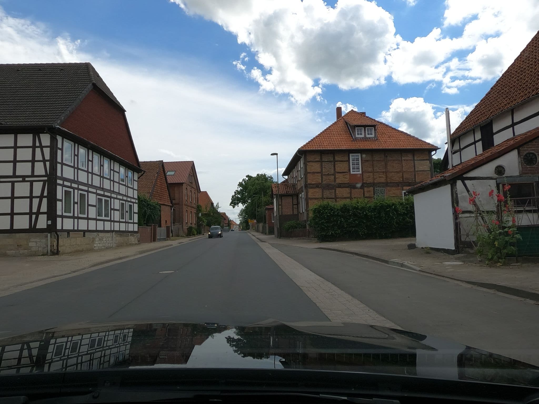 Street view near Garni Hotel Dorfschänke, Hohenhameln — © skjall (CC BY-SA · Mapillary)