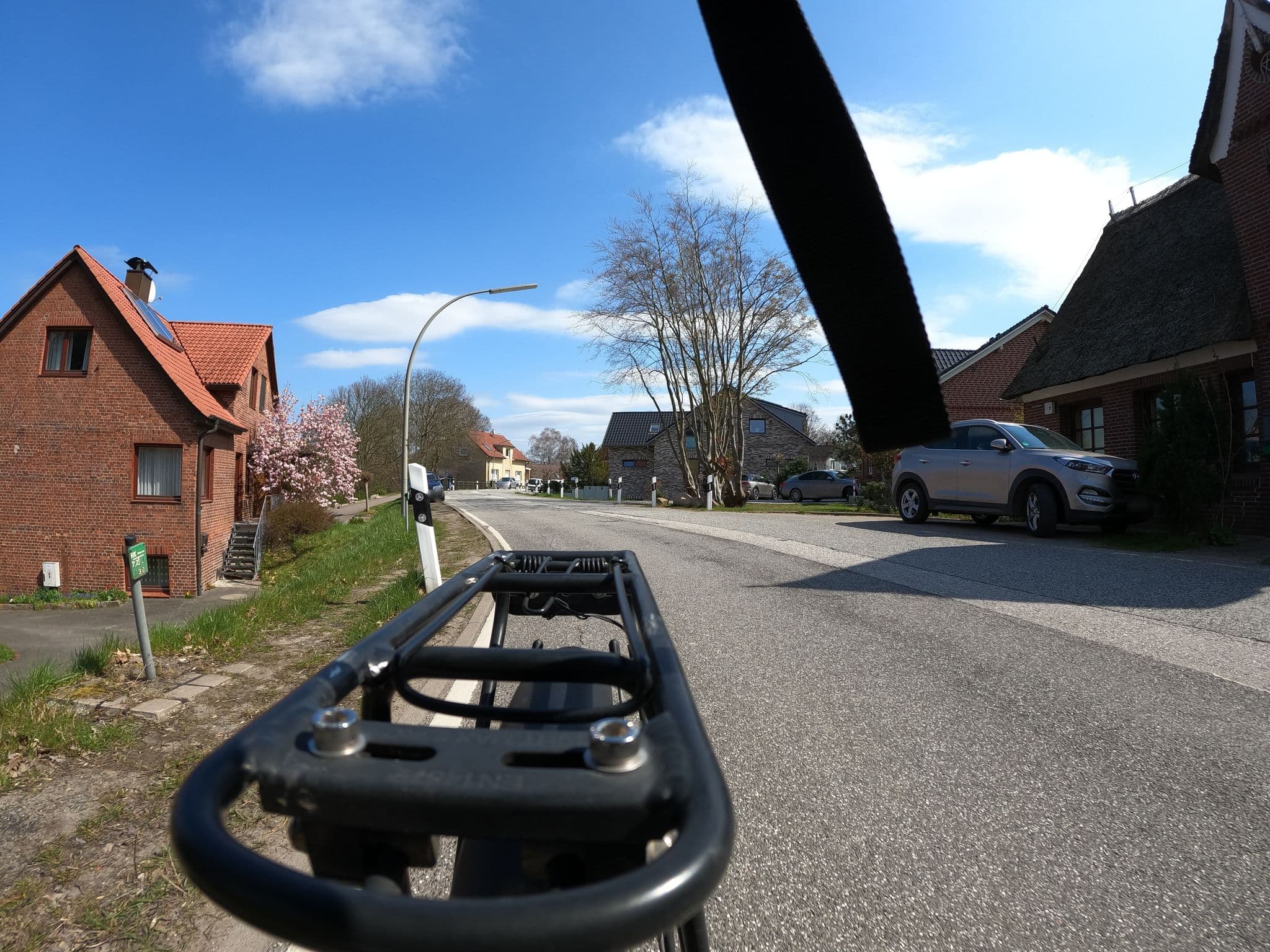 Street view near Hotel in Hamburg, Allermöhe — © geoft (CC BY-SA · Mapillary)