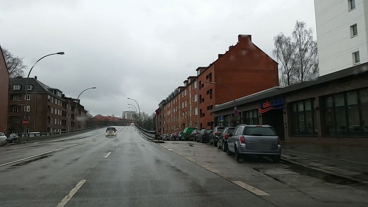 Street view near Heikotel - Hotel City Nord, Barmbek-Nord — © tian (CC BY-SA · Mapillary)