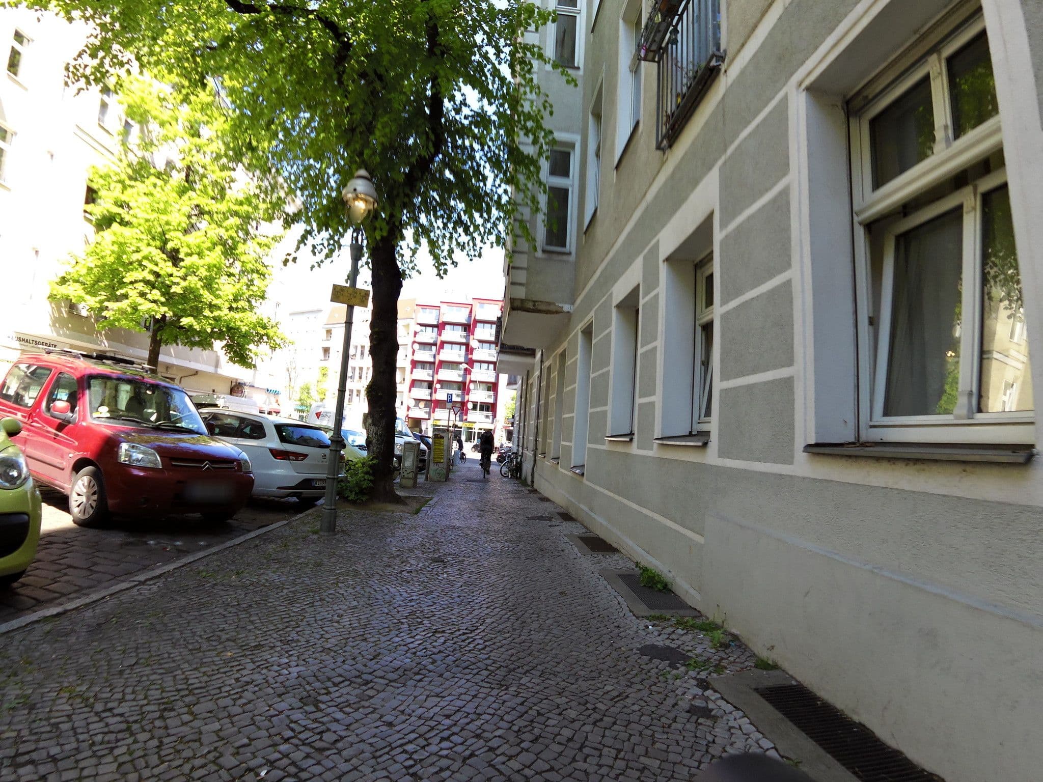 Street view near Hotel-Pension-Berlin, Neukölln — © moenk (CC BY-SA · Mapillary)