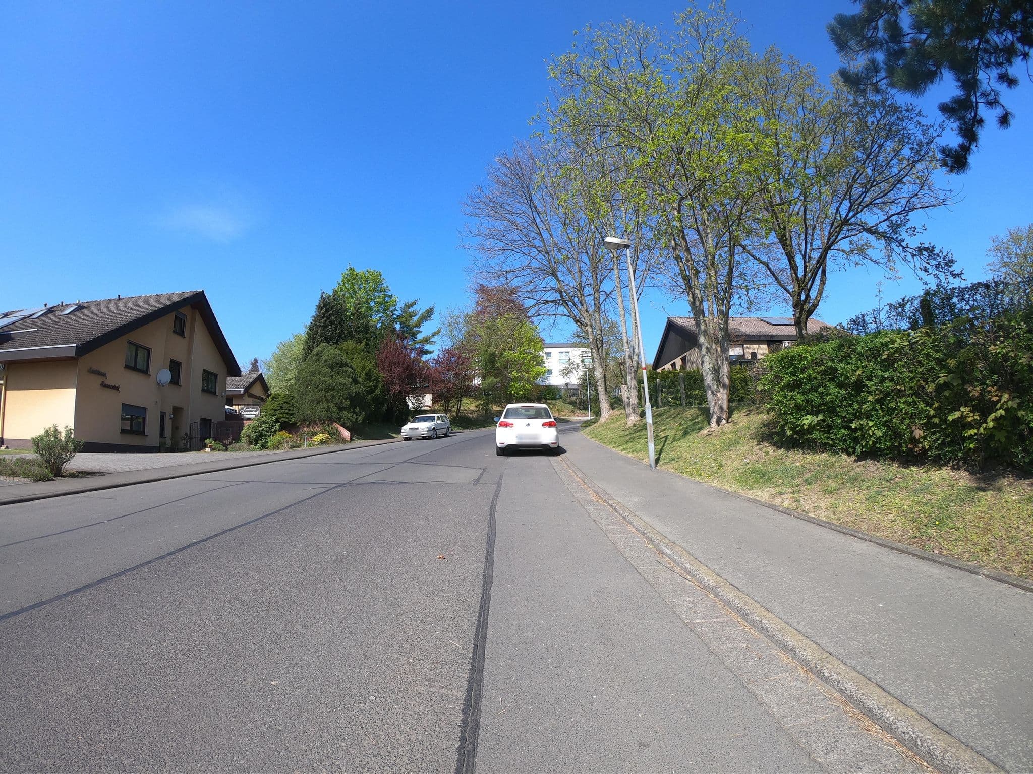 Street view near Tannenhof Garni Haas, Alten Buseck — © grinninghamster (CC BY-SA · Mapillary)