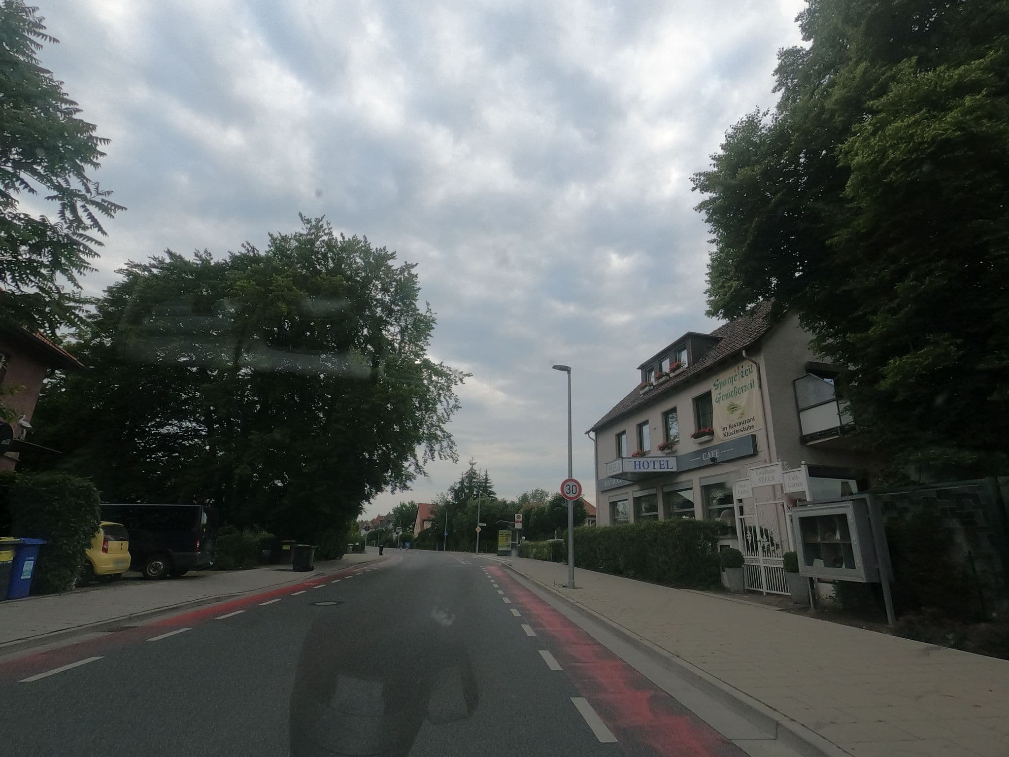 Street view near Das Seela Braunschweig, Gliesmarode — © u14183 (CC BY-SA · Mapillary)