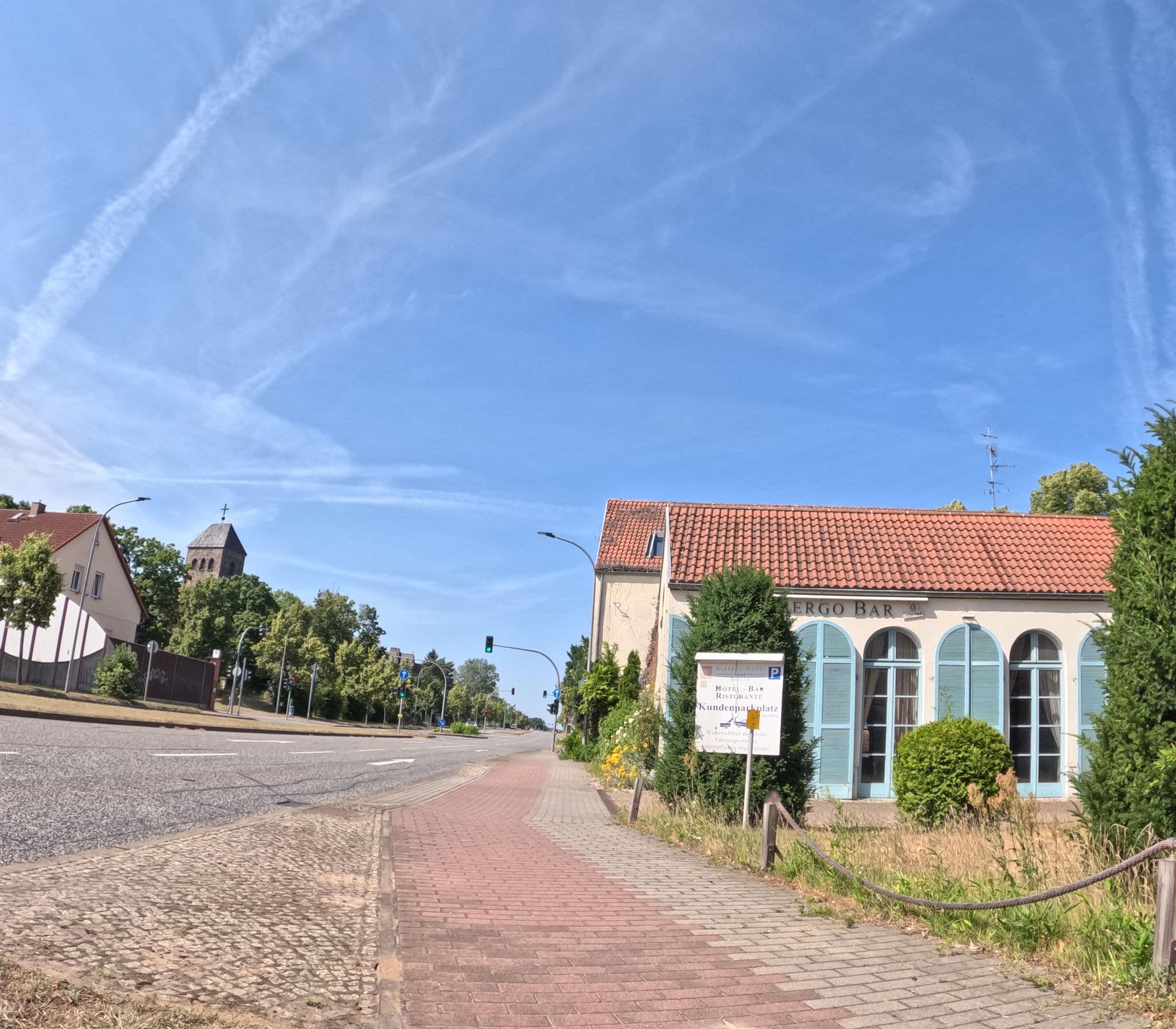 Street view near Albergo Hotel Berlin, Feiern & Tagungen in Schönefeld, Schönefeld — © britiger (CC BY-SA · Mapillary)