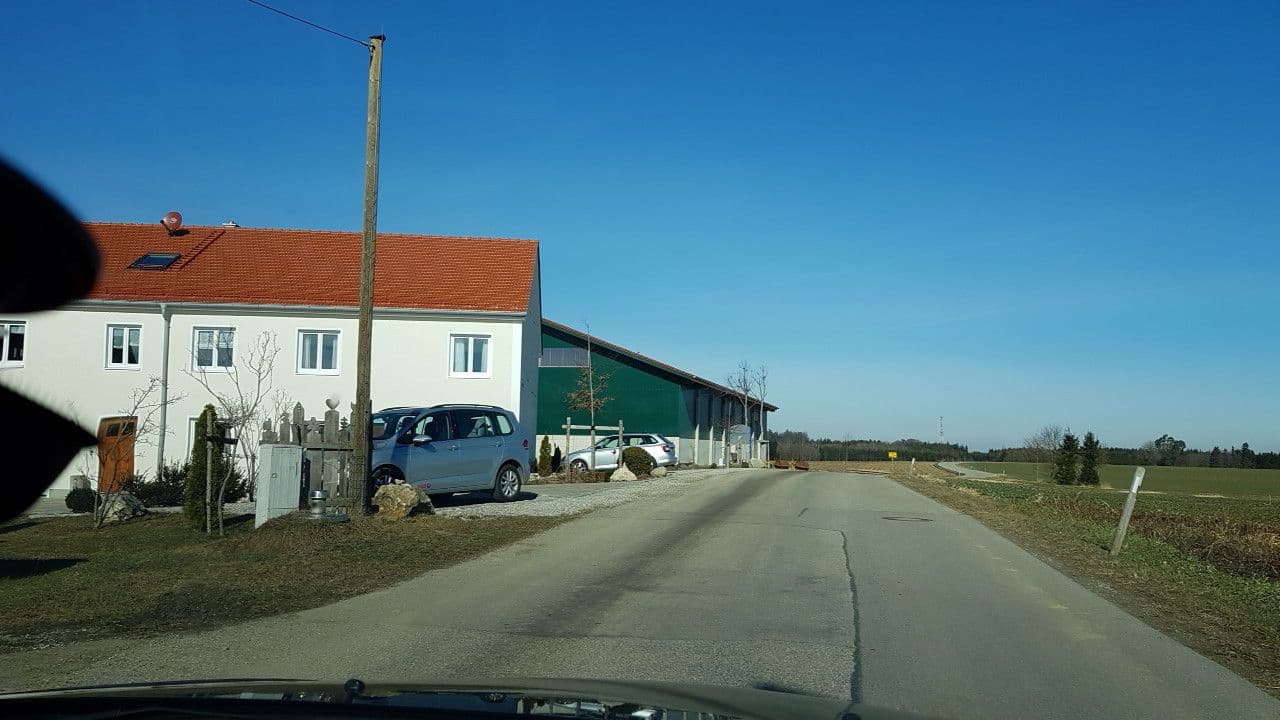 Street view near Gästehaus Hainzinger, Oberschweinbach — © charles58330 (CC BY-SA · Mapillary)