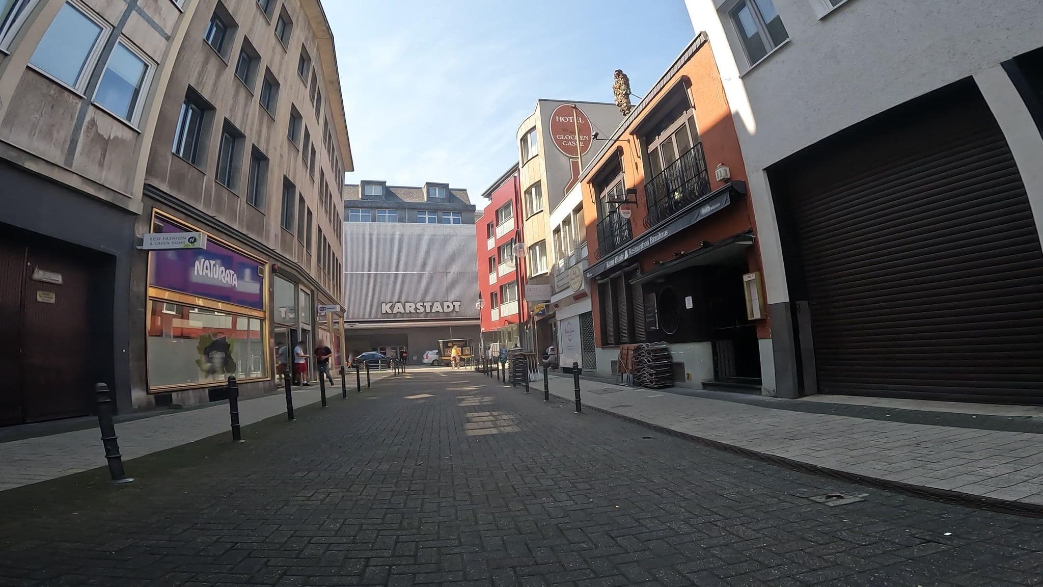 Street view near Hotel Glockengasse - Köln, Altstadt Nord — © marccologne (CC BY-SA · Mapillary)