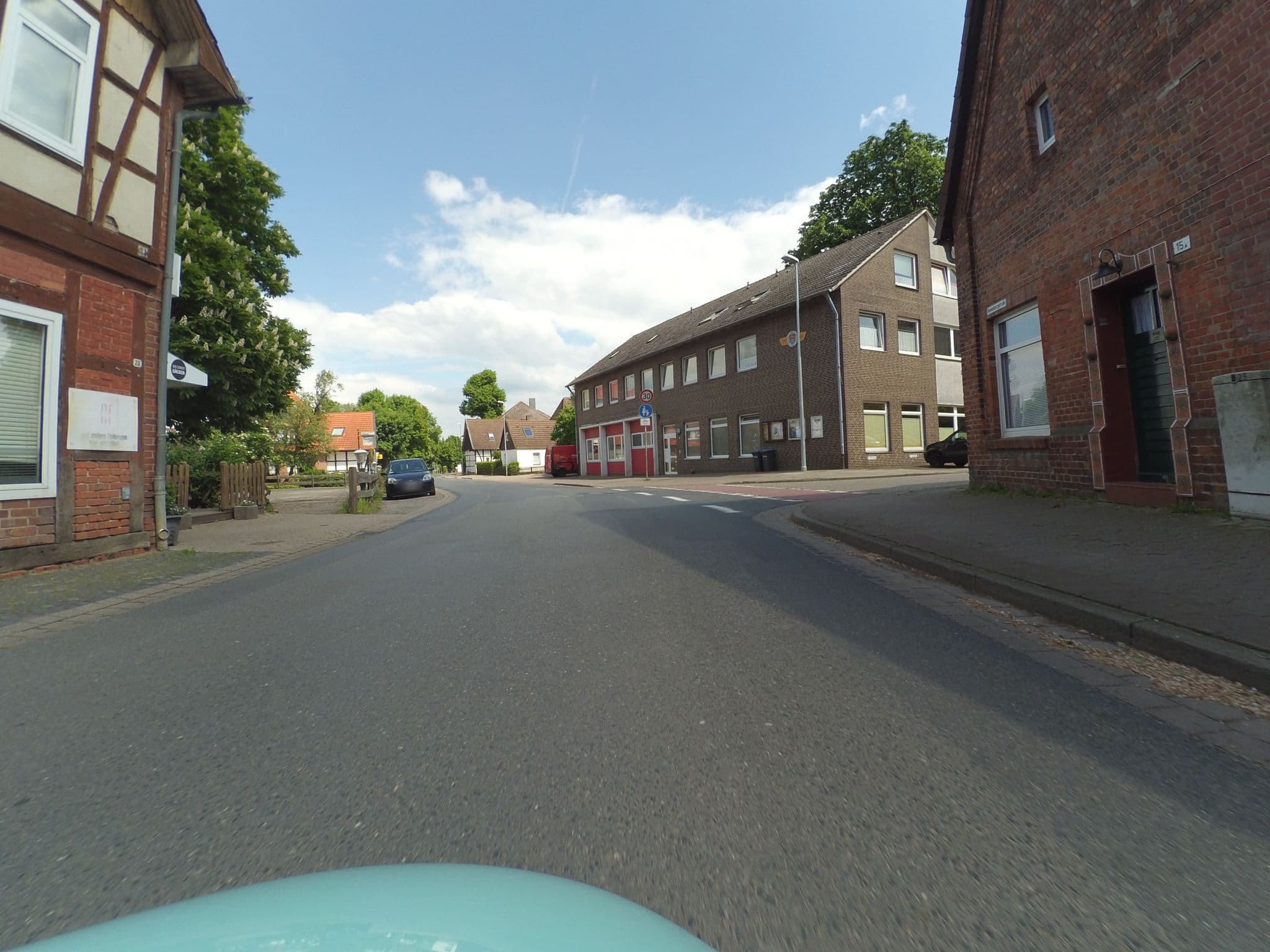 Street view near Hotel & Restaurant Hubertus Sehnde, Lehrte — © peewee32 (CC BY-SA · Mapillary)