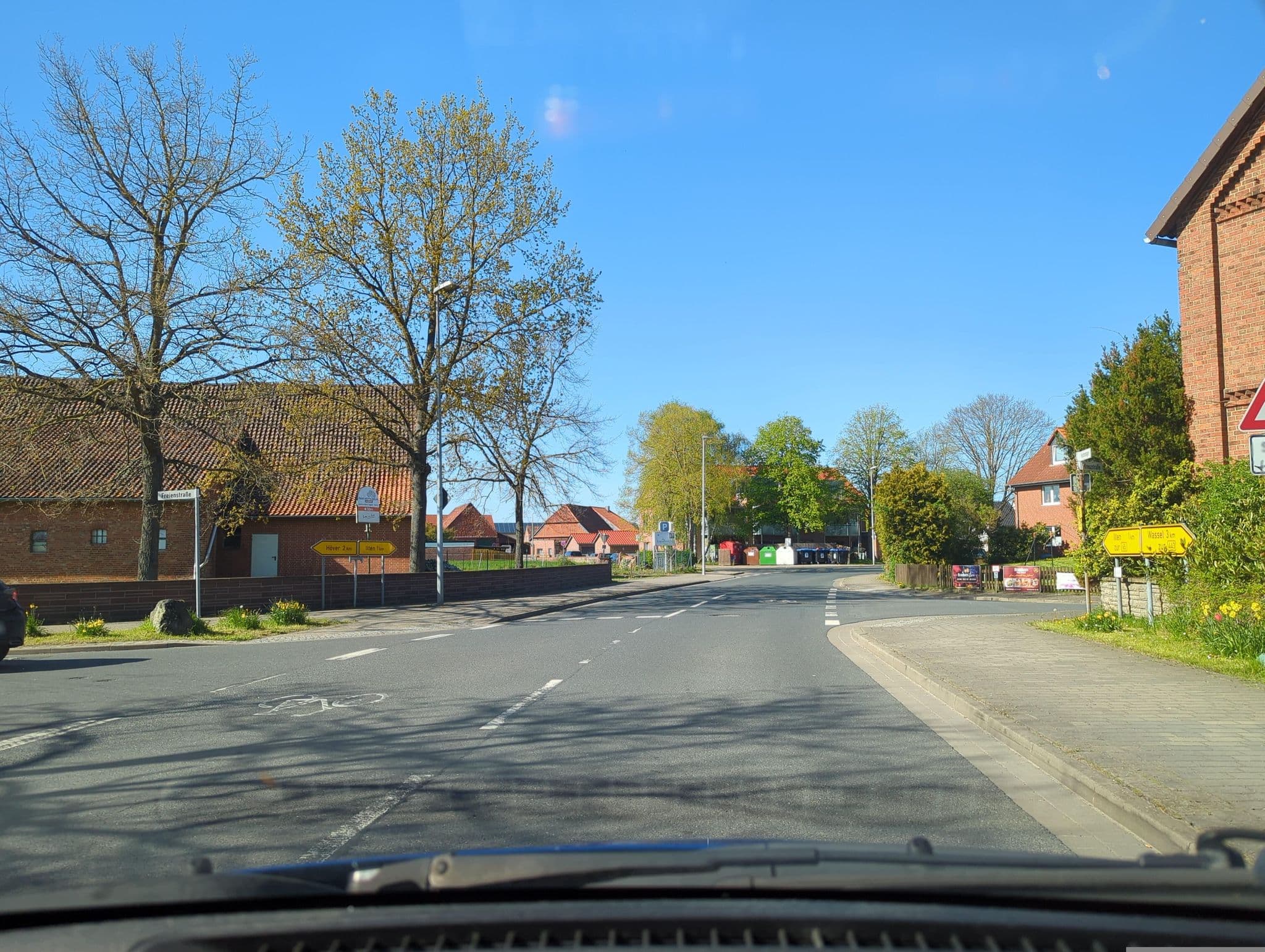 Street view near Kapellenkrug, Sehnde — © hotteliene (CC BY-SA · Mapillary)