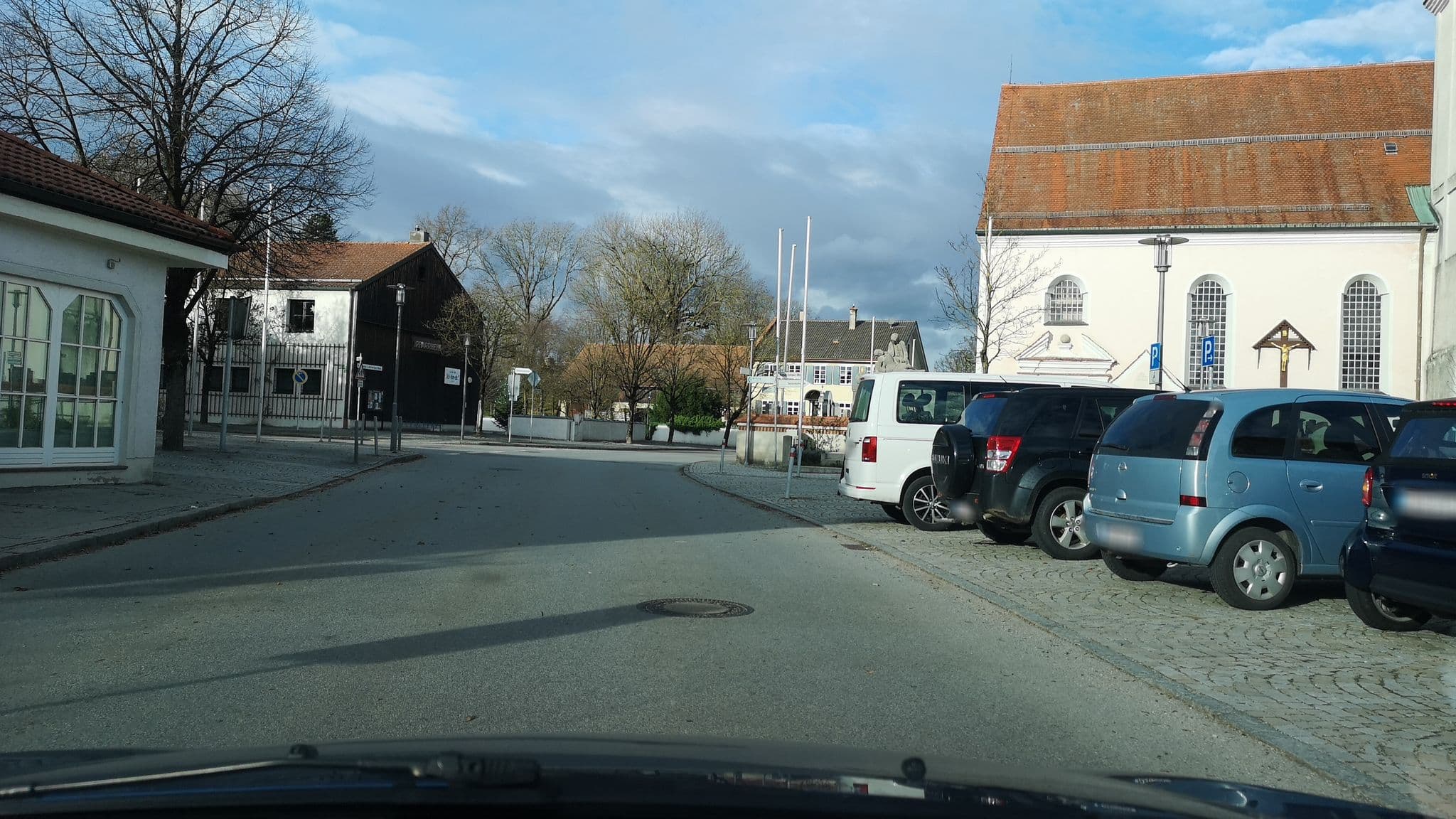 Street view near Hotel Zum Kirchenwirt, Anzing — © skiloo (CC BY-SA · Mapillary)