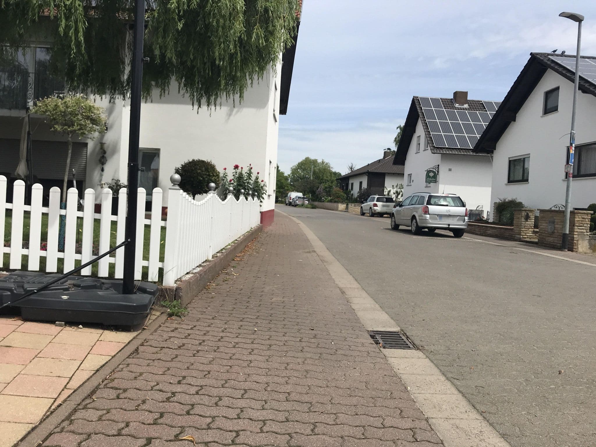 Street view near Landhotel Knell-Kehr Ferienwohnungen, Armsheim — © miguel_andrade (CC BY-SA · Mapillary)