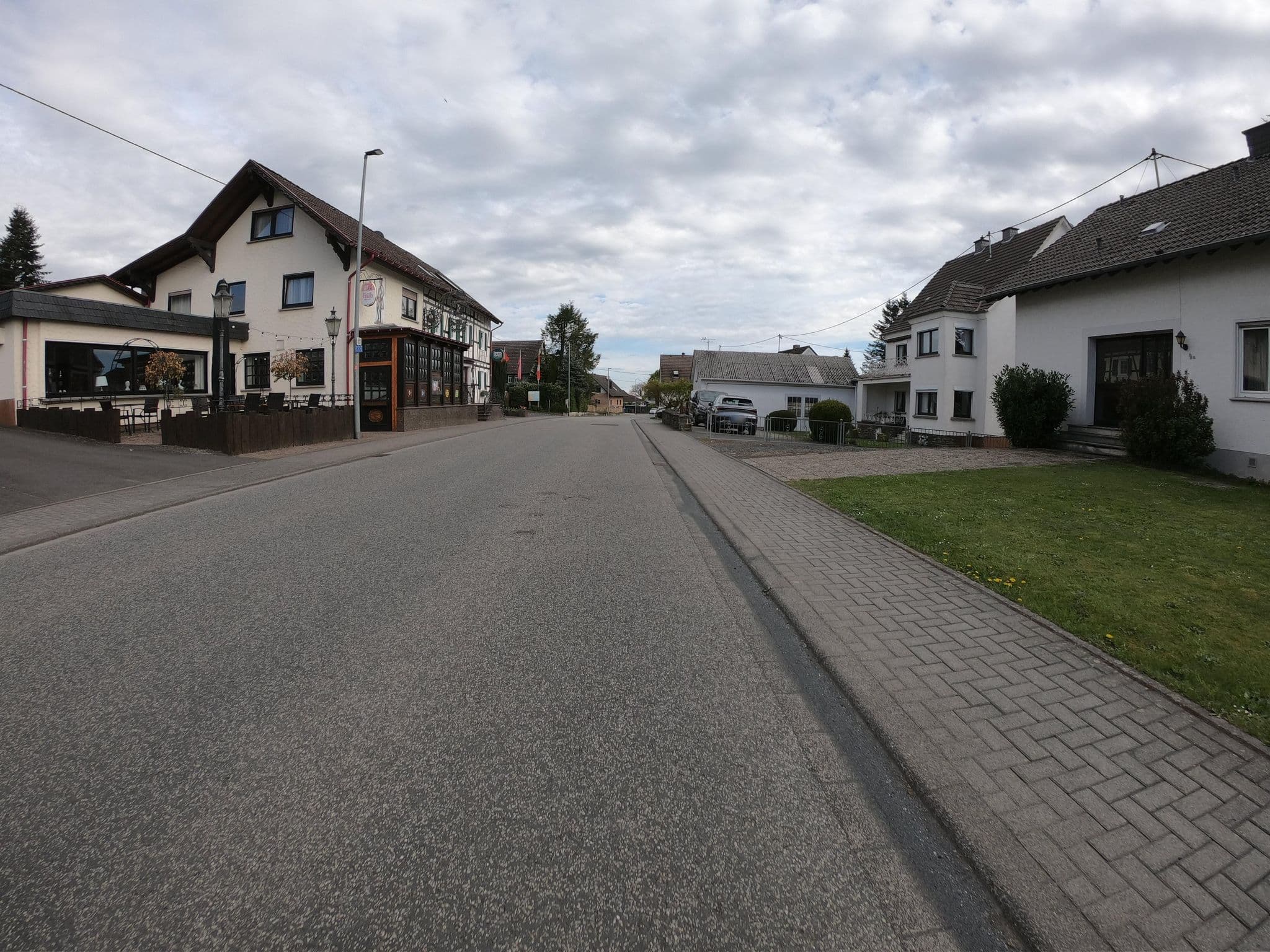 Street view near Landgasthaus Zum Alten Fritz, Asbach — © bernd1960 (CC BY-SA · Mapillary)