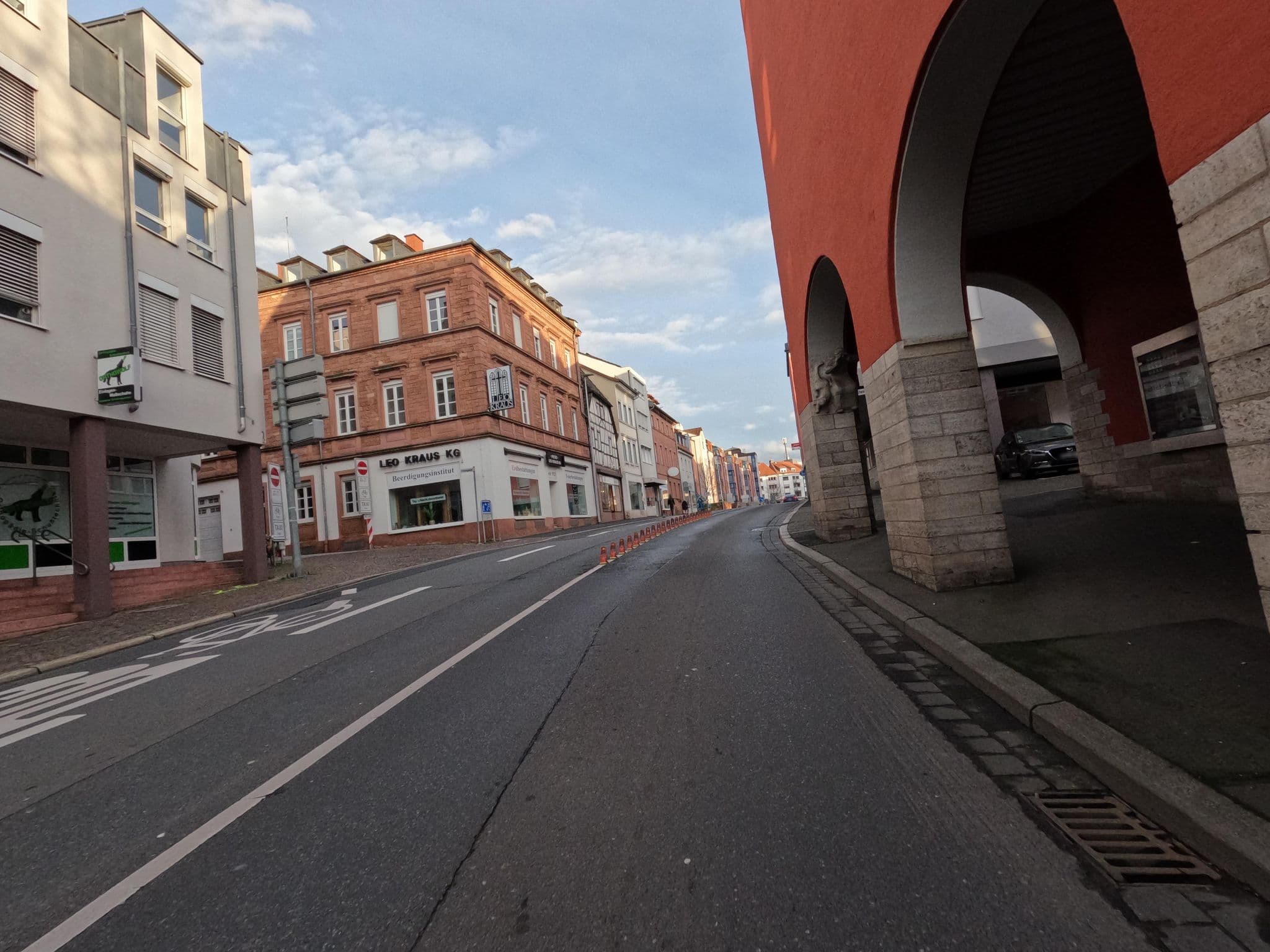 Street view near POSTApart by Trip Inn, Aschaffenburg — © Velo63739 (CC BY-SA · Mapillary)