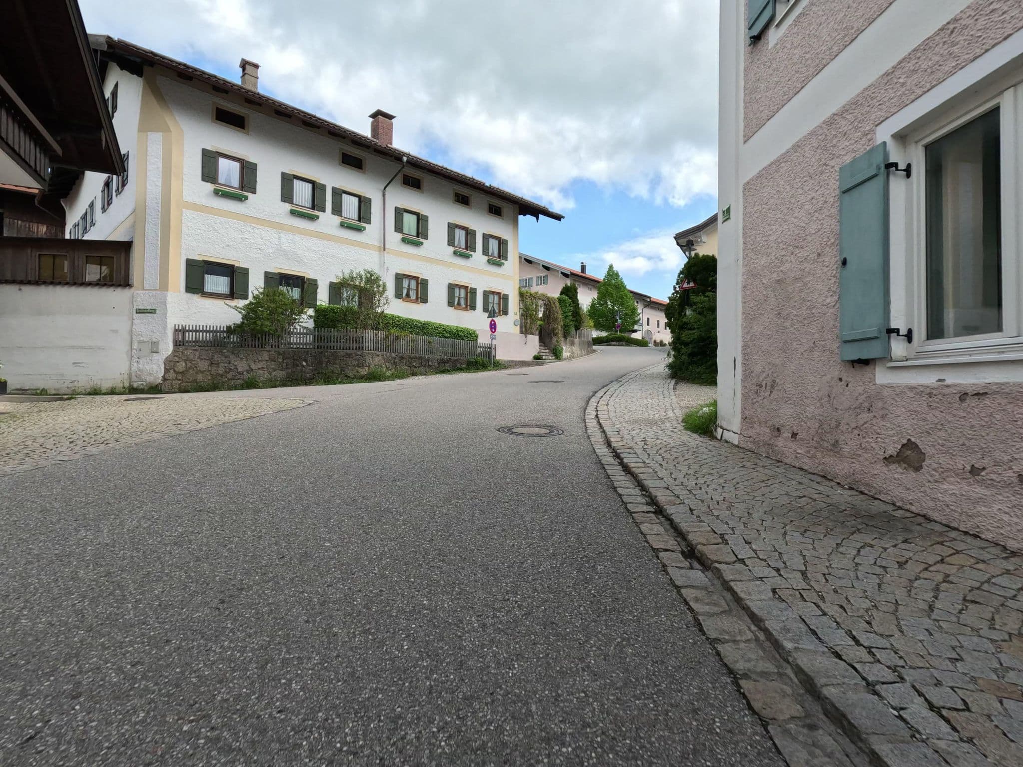Street view near Boutique Hotel Residenz Winkler, Aschau im Chiemgau — © kopra (CC BY-SA · Mapillary)