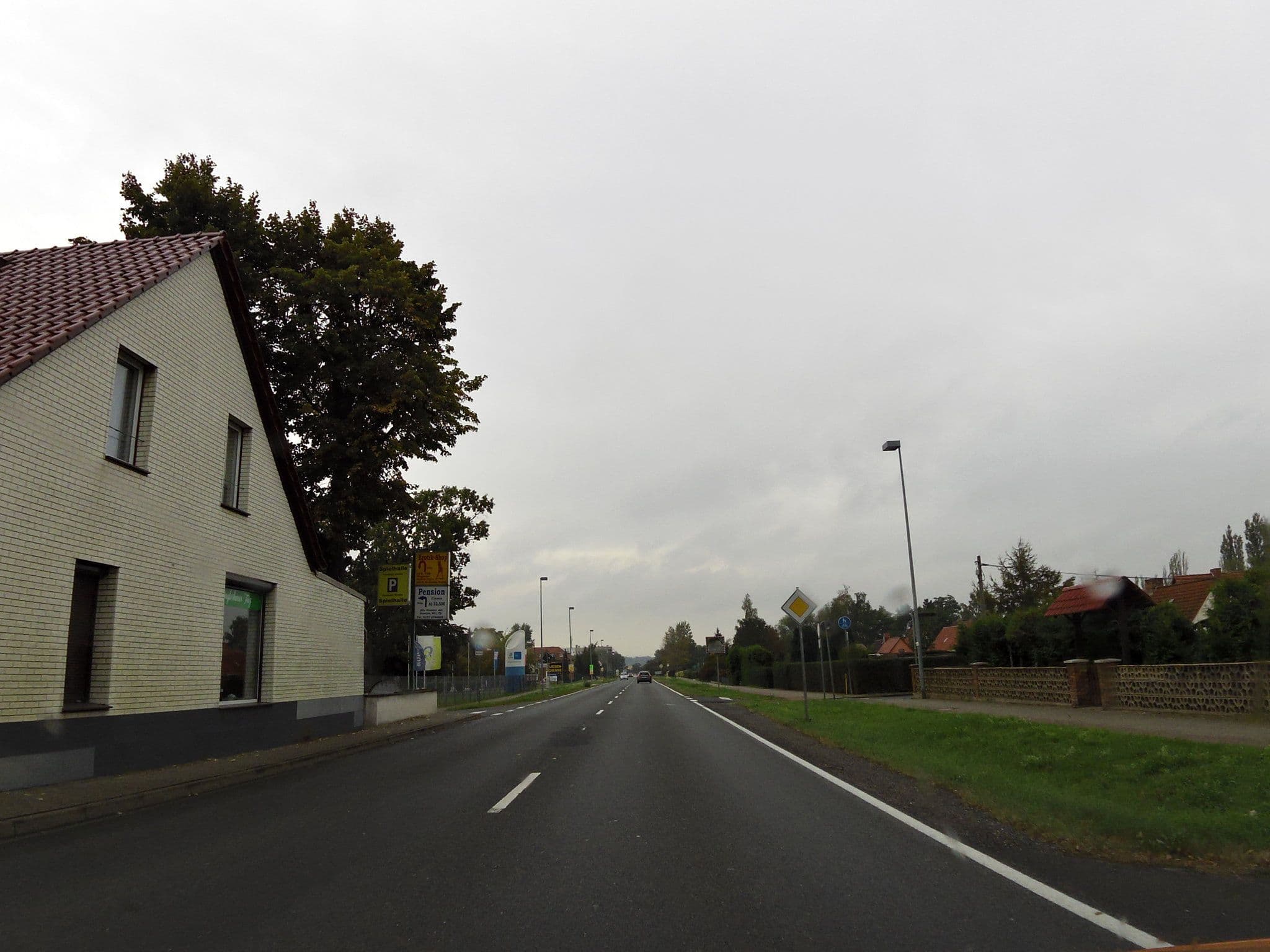 Street view near Aschersleben Pension / Zimmervermietung / Monteurzimmer "Güstener Straße" in Aschersleben, Aschersleben — © moenk (CC BY-SA · Mapillary)