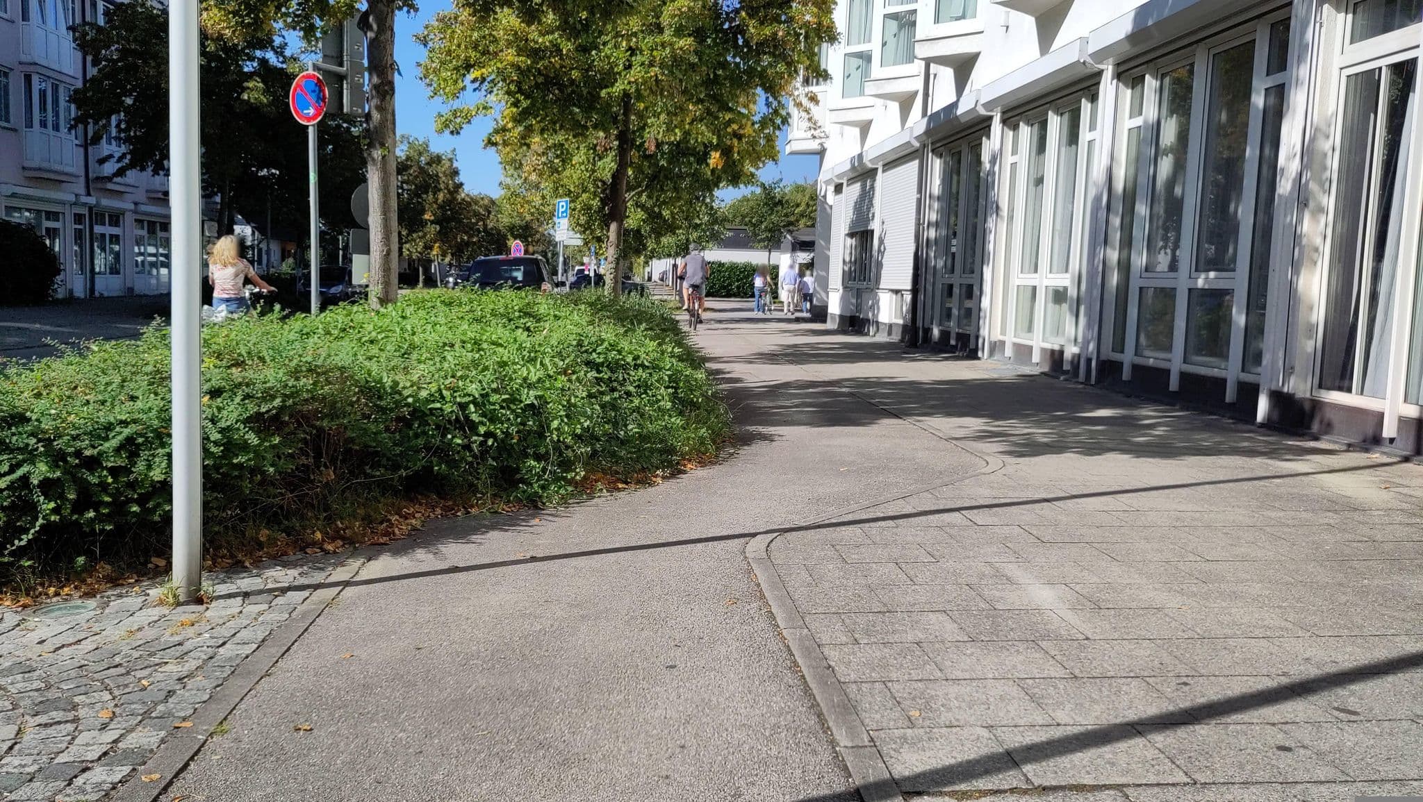 Street view near DORMERO Hotel München-Kirchheim Messe, Kirchheim bei München — © thmunichways (CC BY-SA · Mapillary)