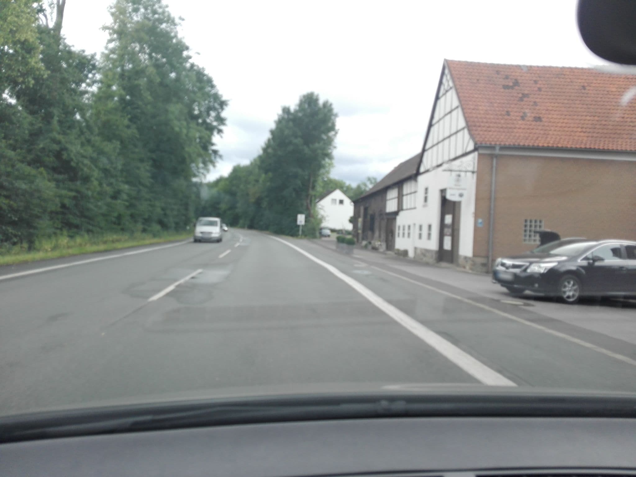 Street view near Hotel und Eventlocation Hilleringmann, Holzwickede — © flugyflay (CC BY-SA · Mapillary)