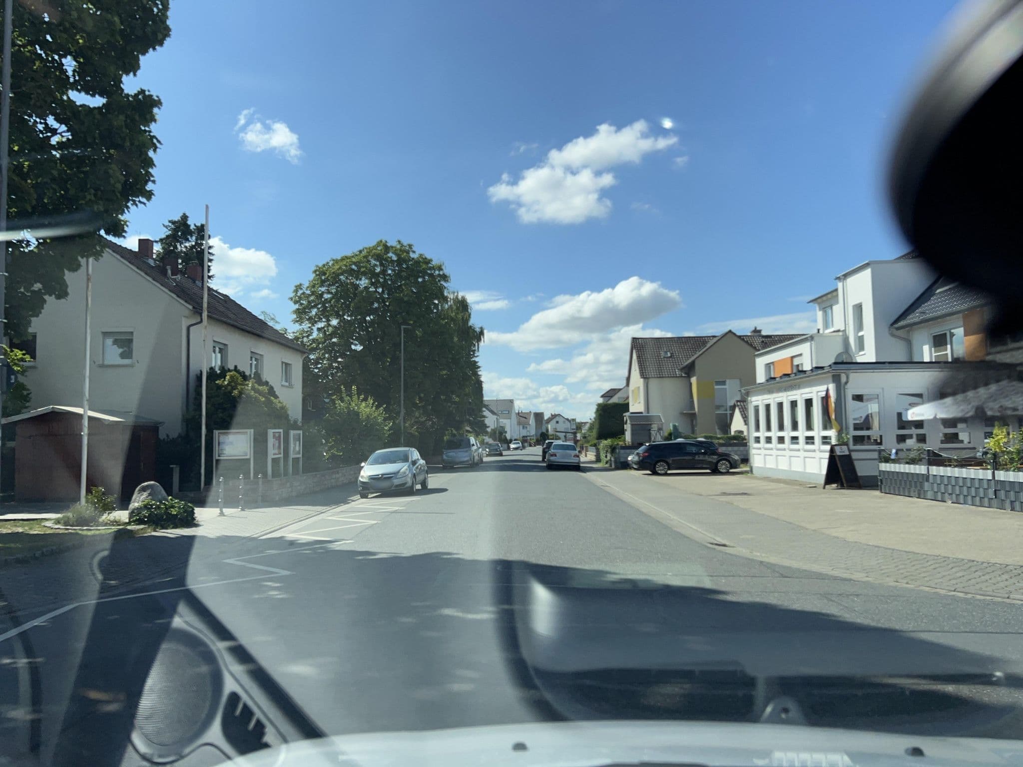 Street view near Zum Rosengarten, Nauheim — © robffm (CC BY-SA · Mapillary)
