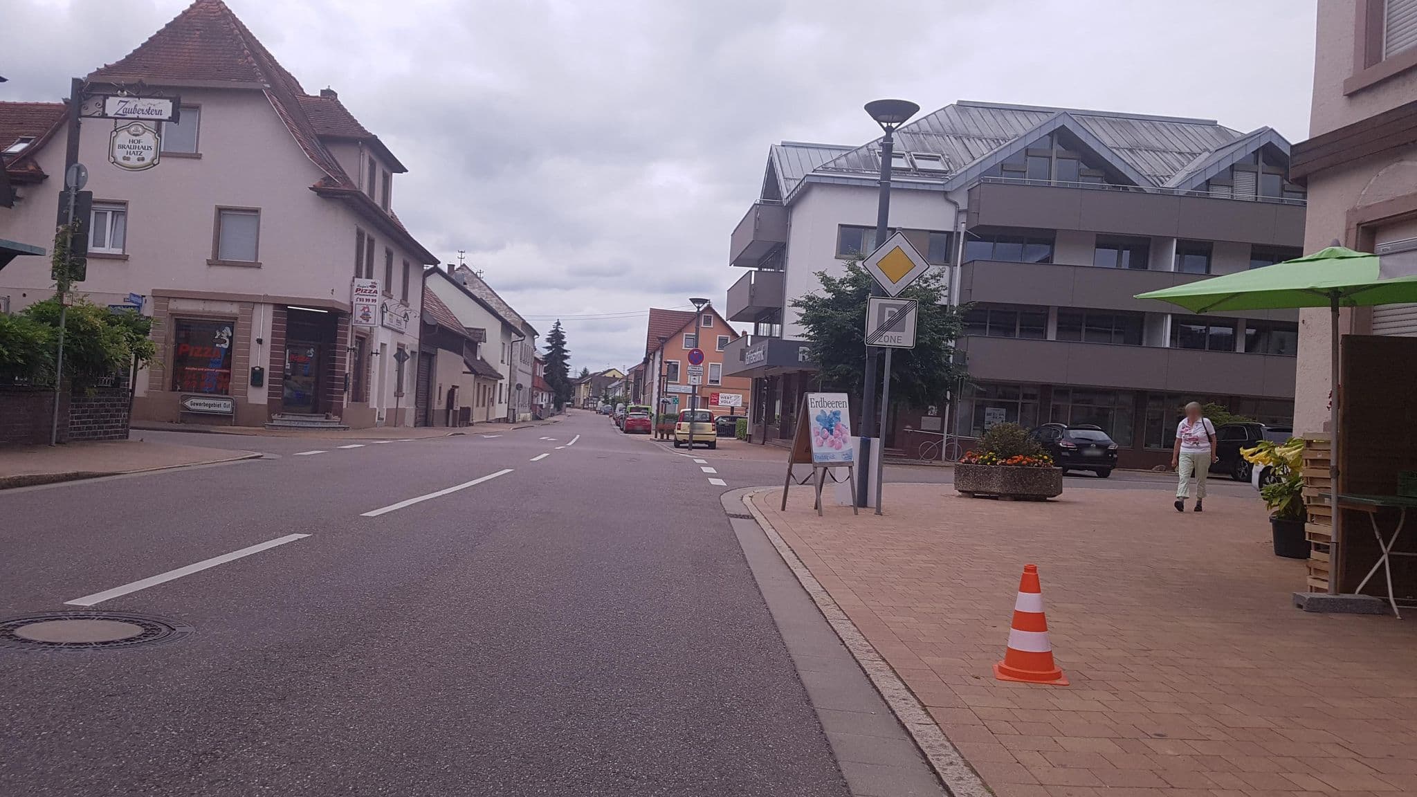 Street view near Hotel Adler, Durmersheim — © changchun1 (CC BY-SA · Mapillary)