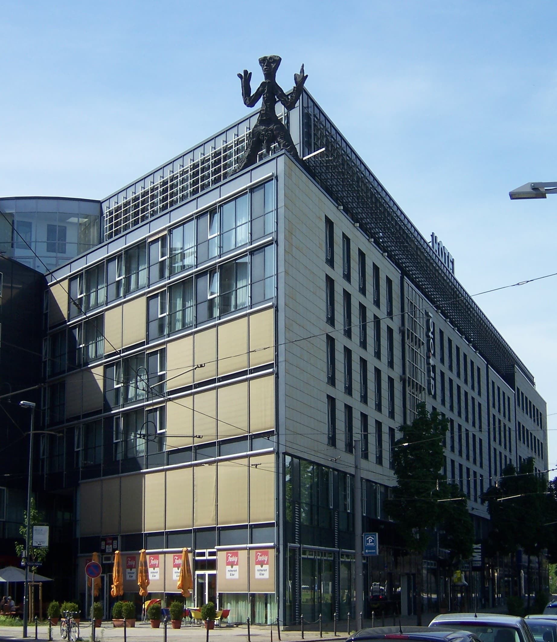 Penck Hotel Dresden (via Wikimedia Commons, CC BY-SA 3.0)