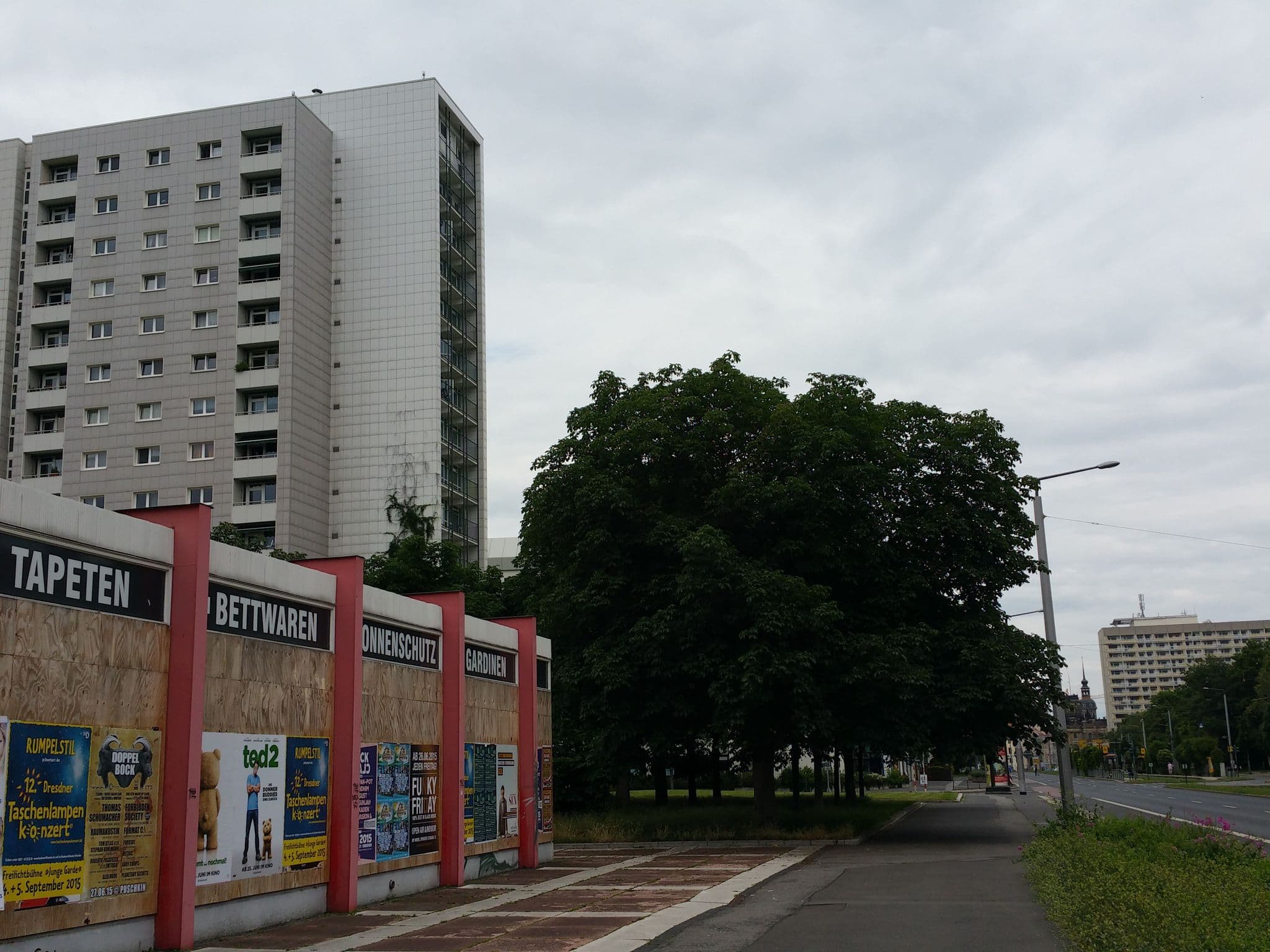 Street view near NorthApartments Dresden Am Park, Dresden — © bezur (CC BY-SA · Mapillary)