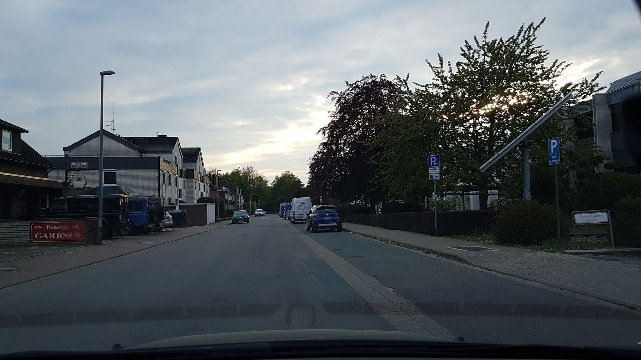 Street view near Hotel Kabus, Garbsen-Mitte — © Langfahrer (CC BY-SA · Mapillary)