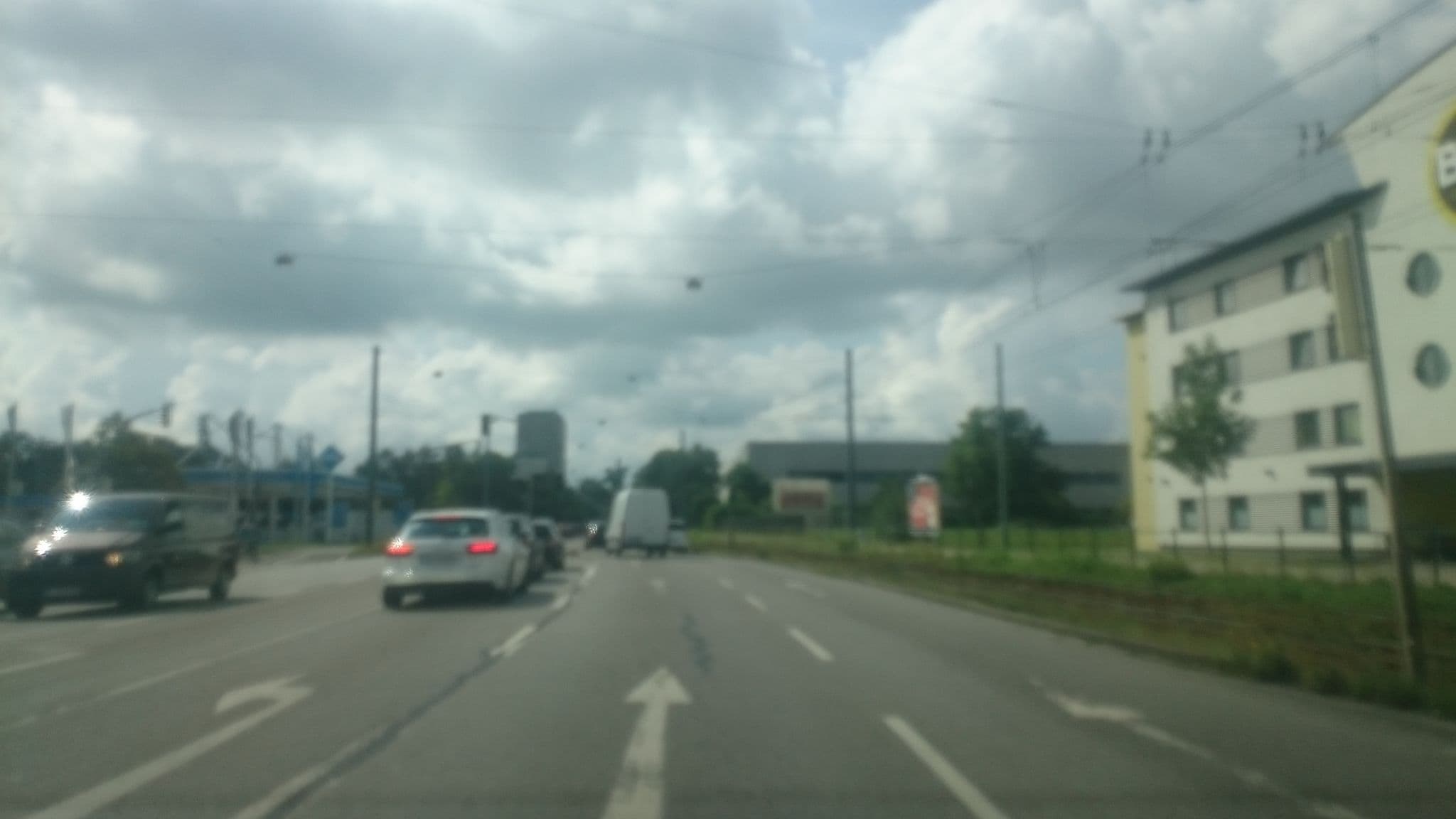 Street view near B&B HOTEL Augsburg-Süd, Augsburg — © msdess (CC BY-SA · Mapillary)