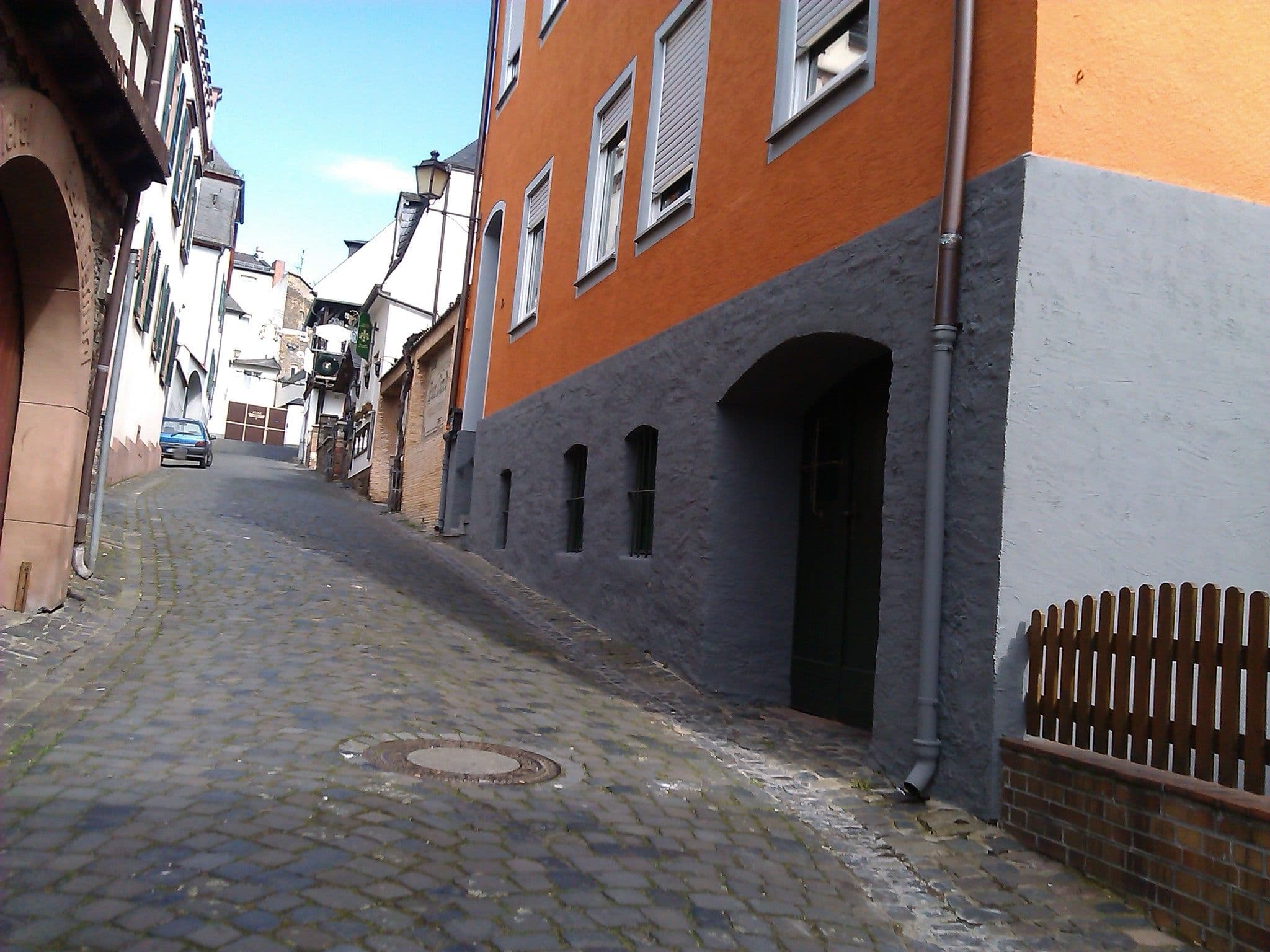 Street view near Gästehaus Zur Lindenau, Rüdesheim am Rhein — © changchun1 (CC BY-SA · Mapillary)