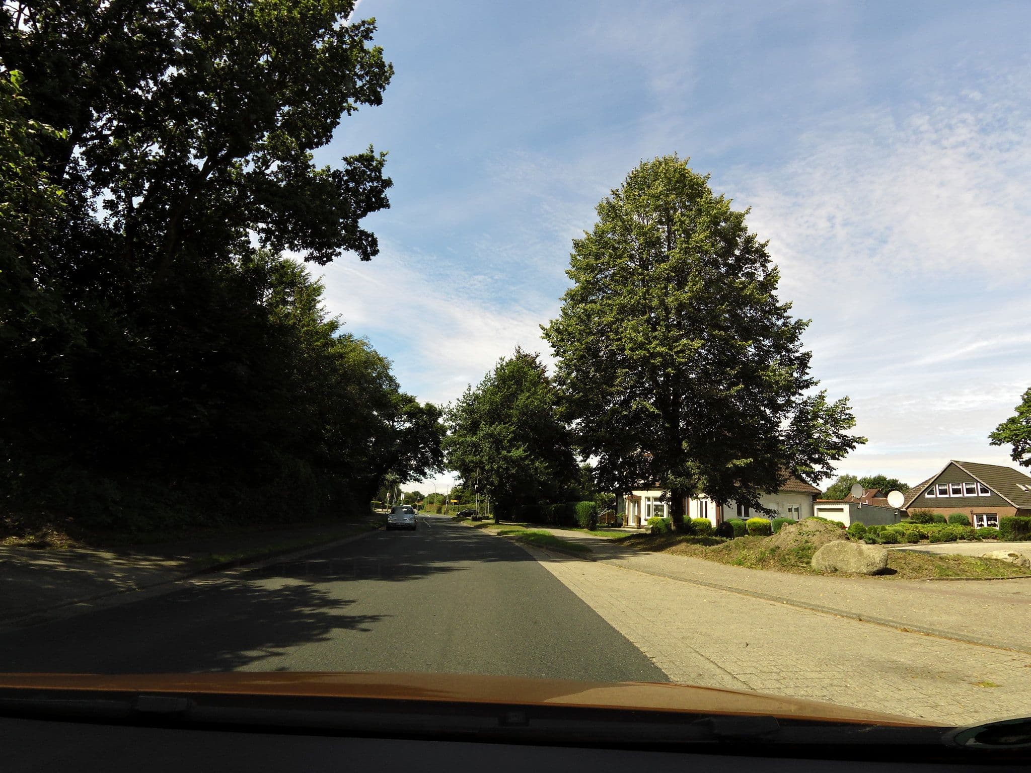 Street view near Hotel, Café, Event Location & Frühstück - Lindenhof, Aurich — © moenk (CC BY-SA · Mapillary)