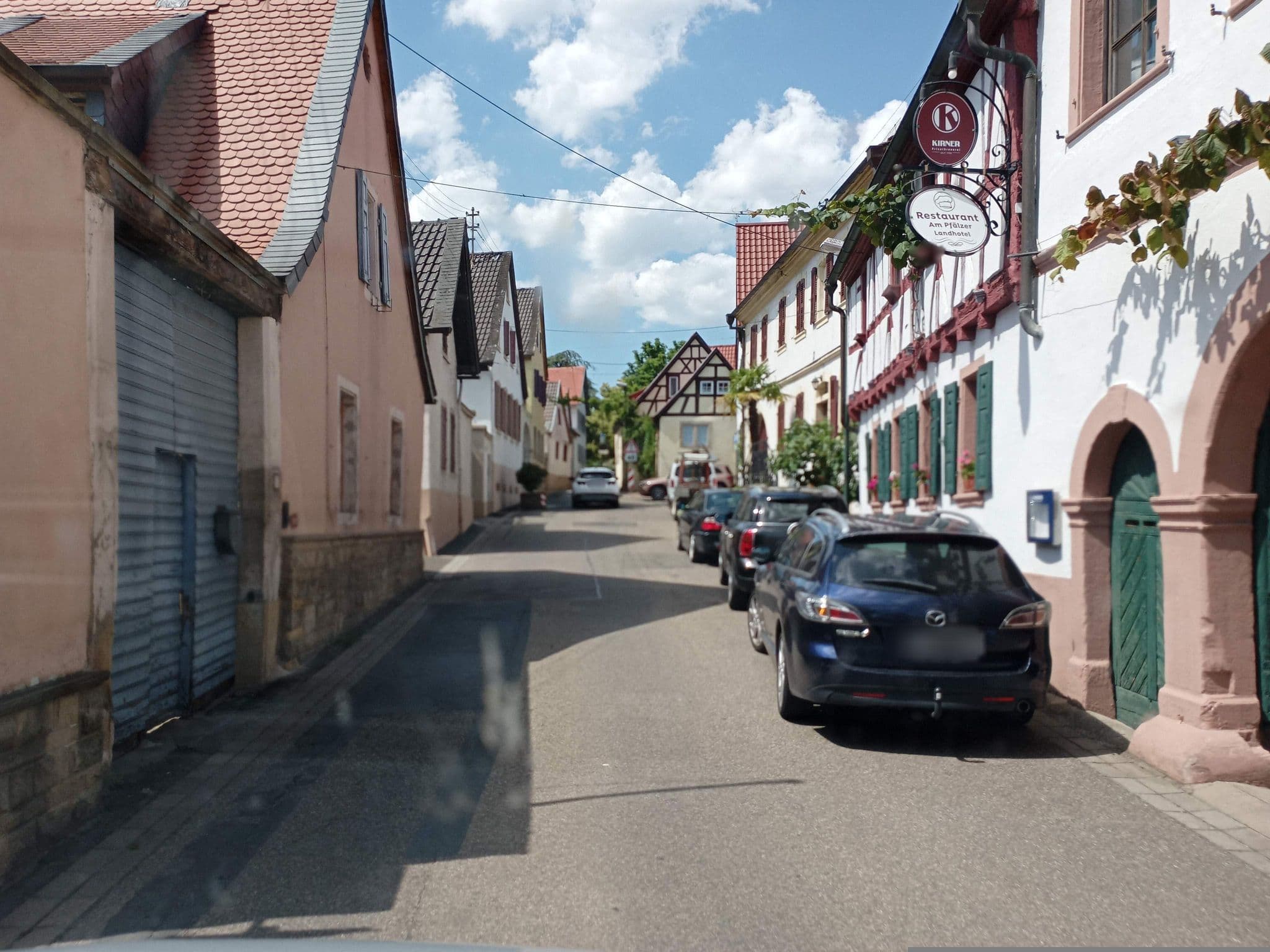 Street view near Landhaus Heinrich / Restaurant, Kallstadt — © atze02 (CC BY-SA · Mapillary)