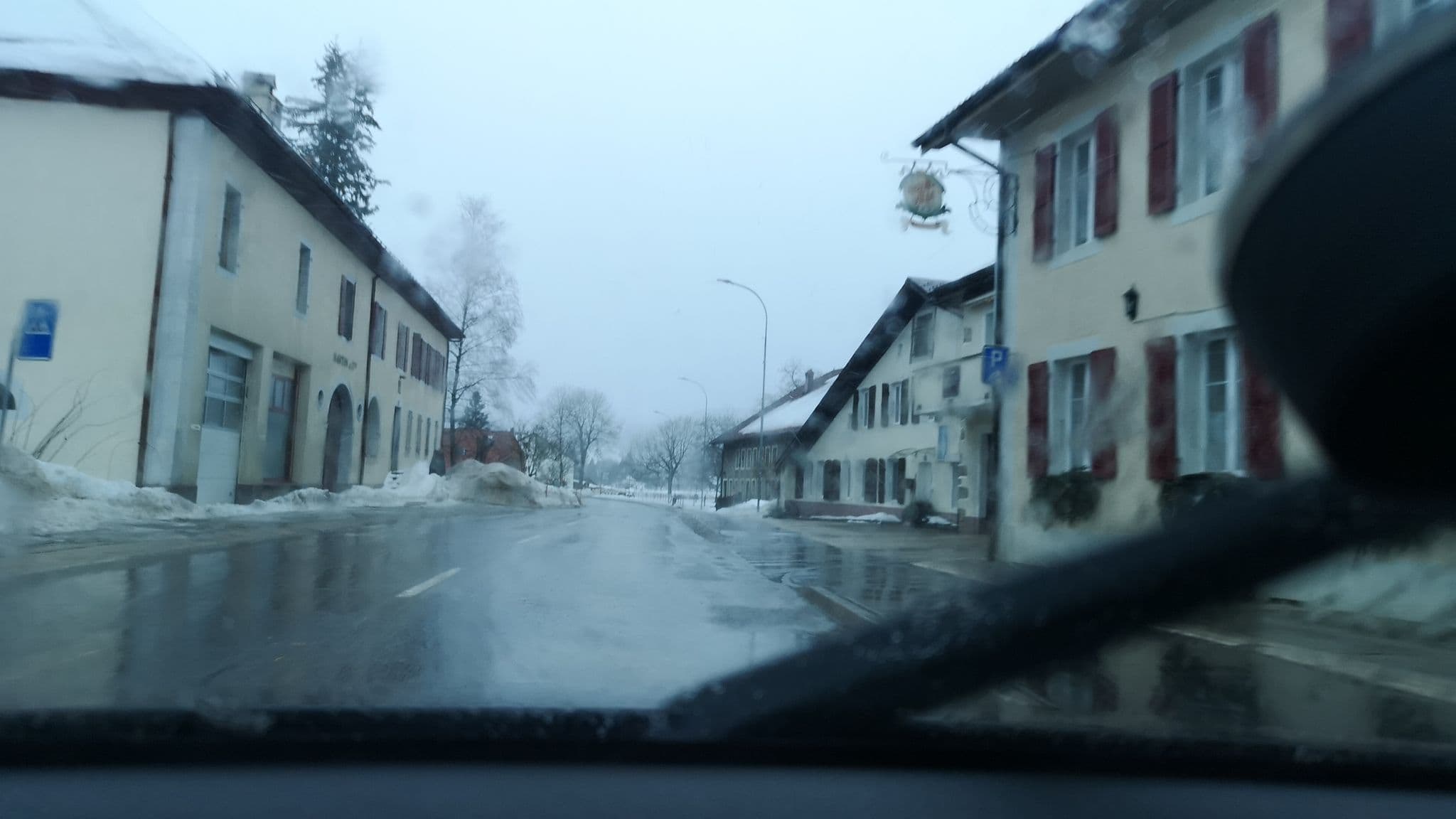 Street view near Hôtel de Ville, Fleurier — © globeur (CC BY-SA · Mapillary)