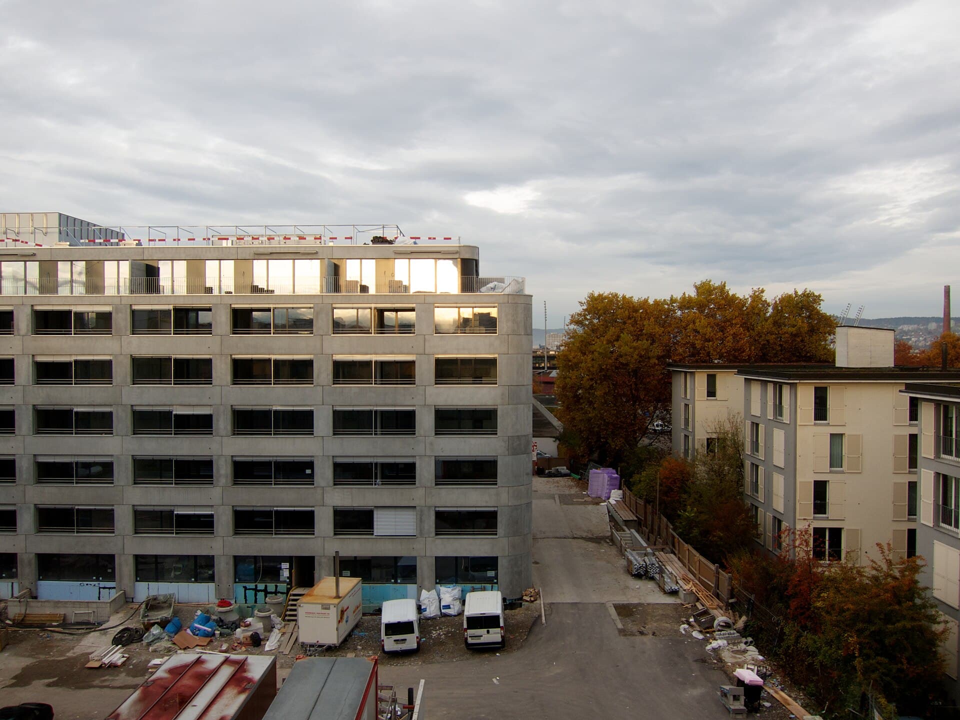 Crowne Plaza Zürich (via Wikimedia Commons, CC BY-SA 2.0)