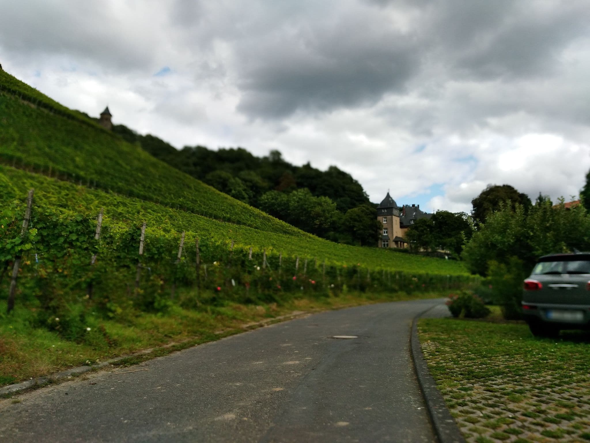 Street view near Weingut Pieper - Vinothek & Hotel am Drachenfels, Königswinter — © schwing (CC BY-SA · Mapillary)