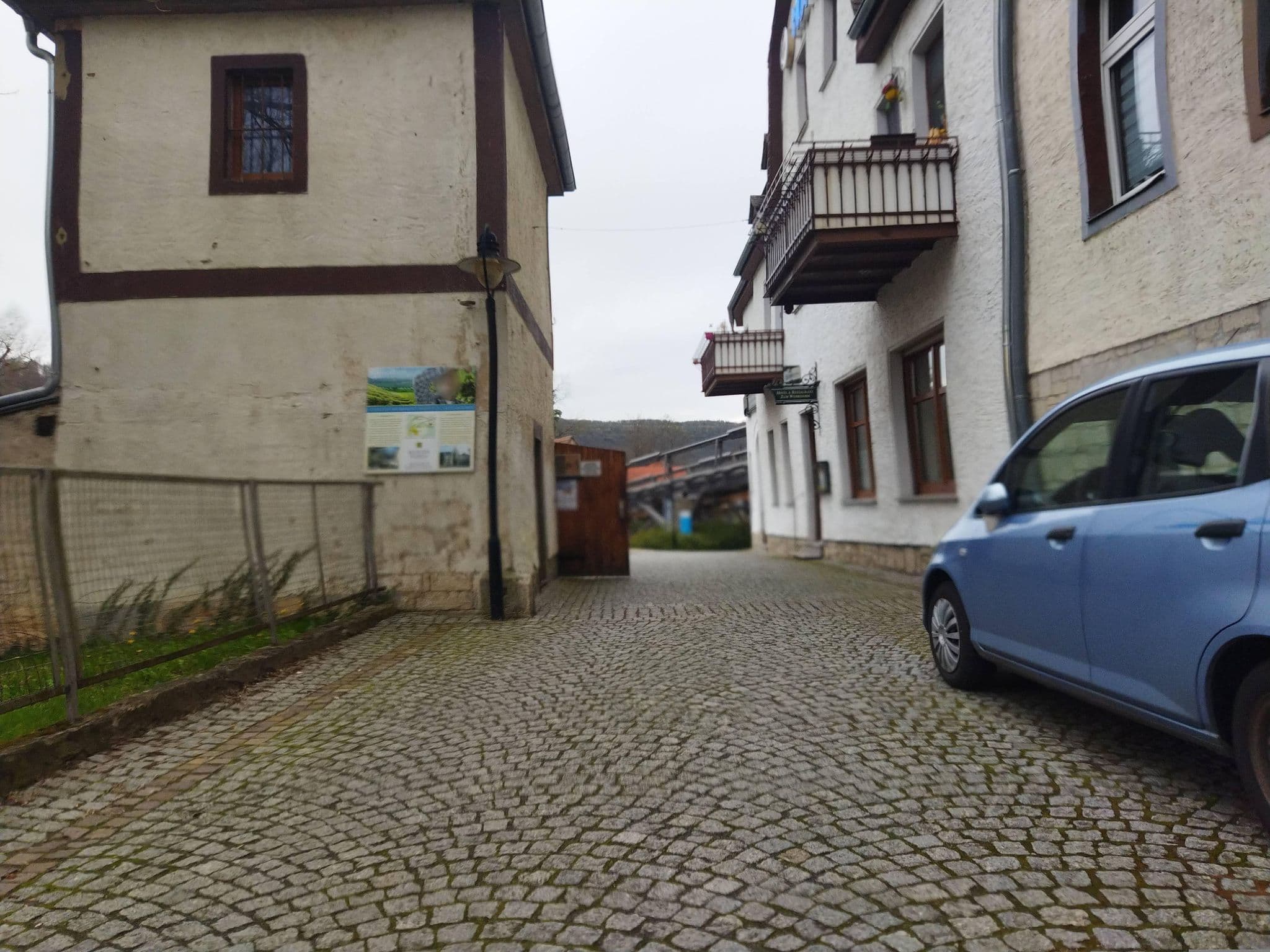 Street view near Hotel Zum Wehrdamm, Bad Kösen — © changchun1 (CC BY-SA · Mapillary)