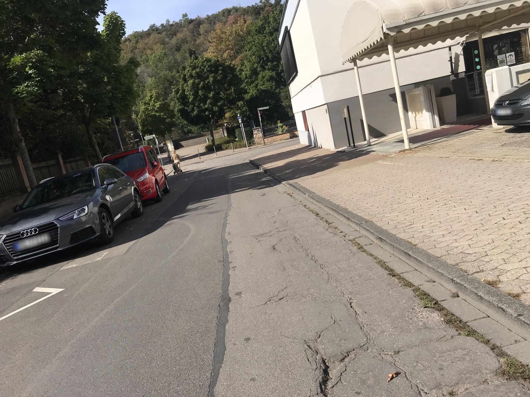 Street view near Caravelle Hotel im Park, Bad Kreuznach — © troher15 (CC BY-SA · Mapillary)