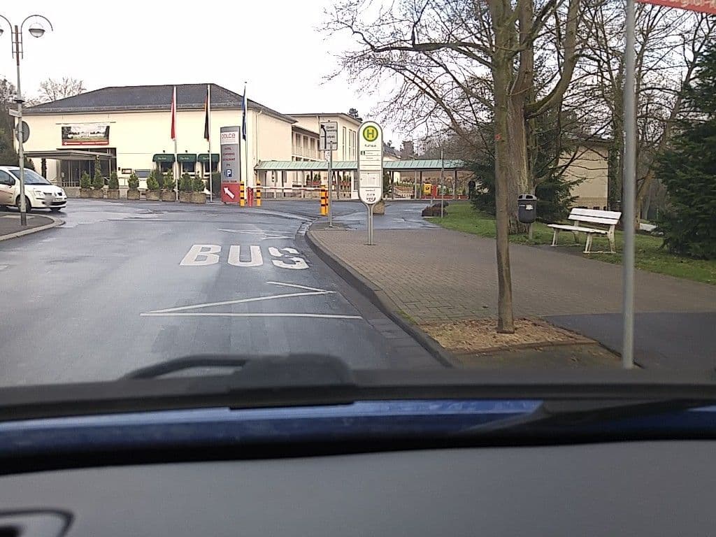 Street view near Hotel Villa Grunewald mit Café und Bistro, Bad Nauheim — © scg1176 (CC BY-SA · Mapillary)