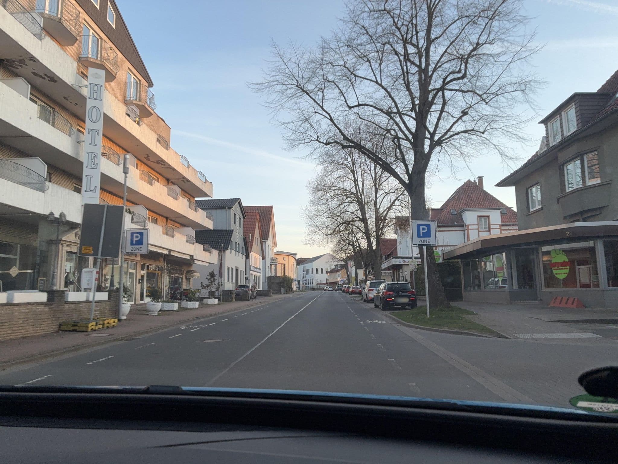 Street view near HoteLPension am Thermalbad, Bad Nenndorf — © jom (CC BY-SA · Mapillary)