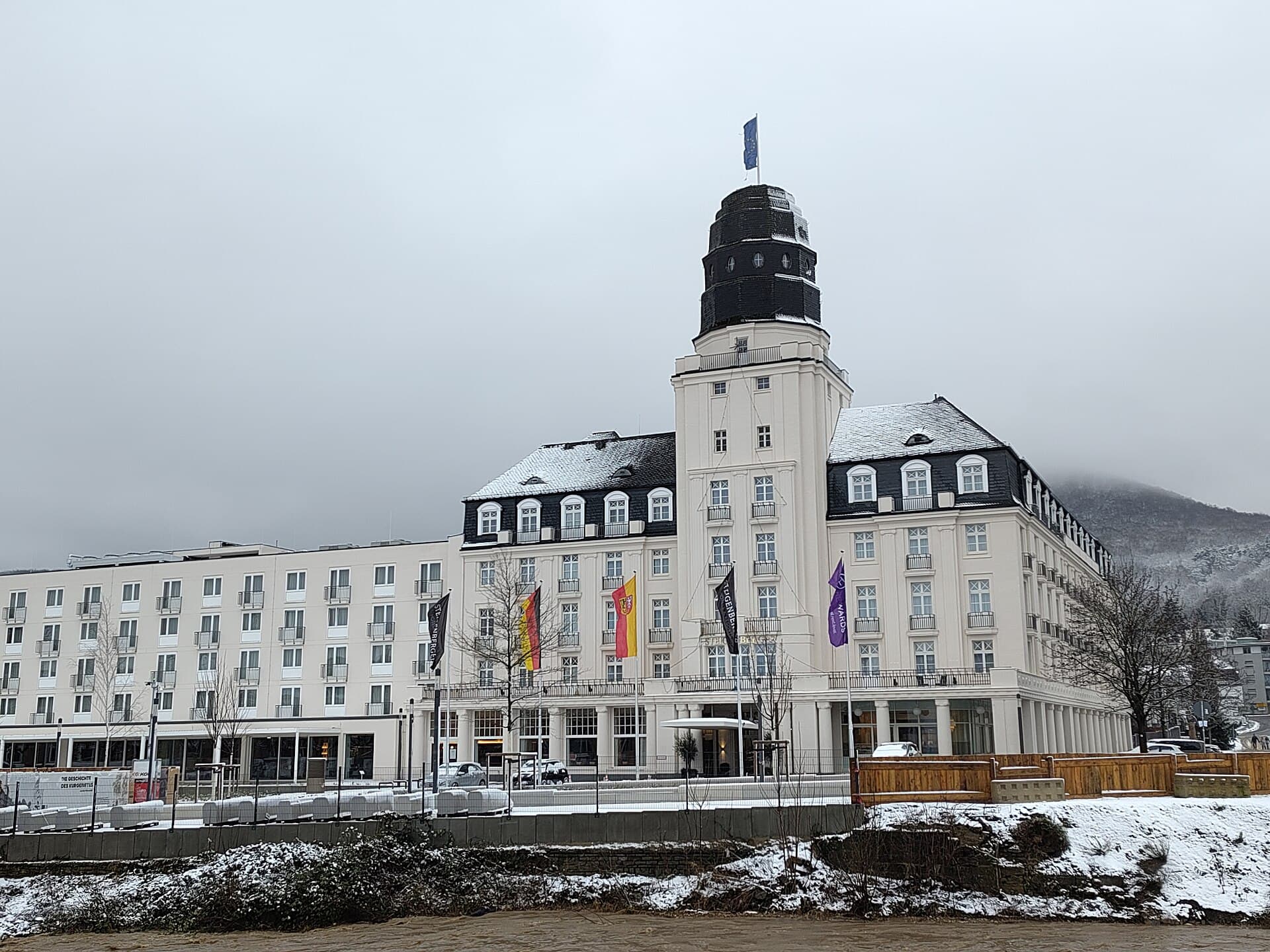 Steigenberger Hotel Bad Neuenahr (via Wikimedia Commons, CC0)