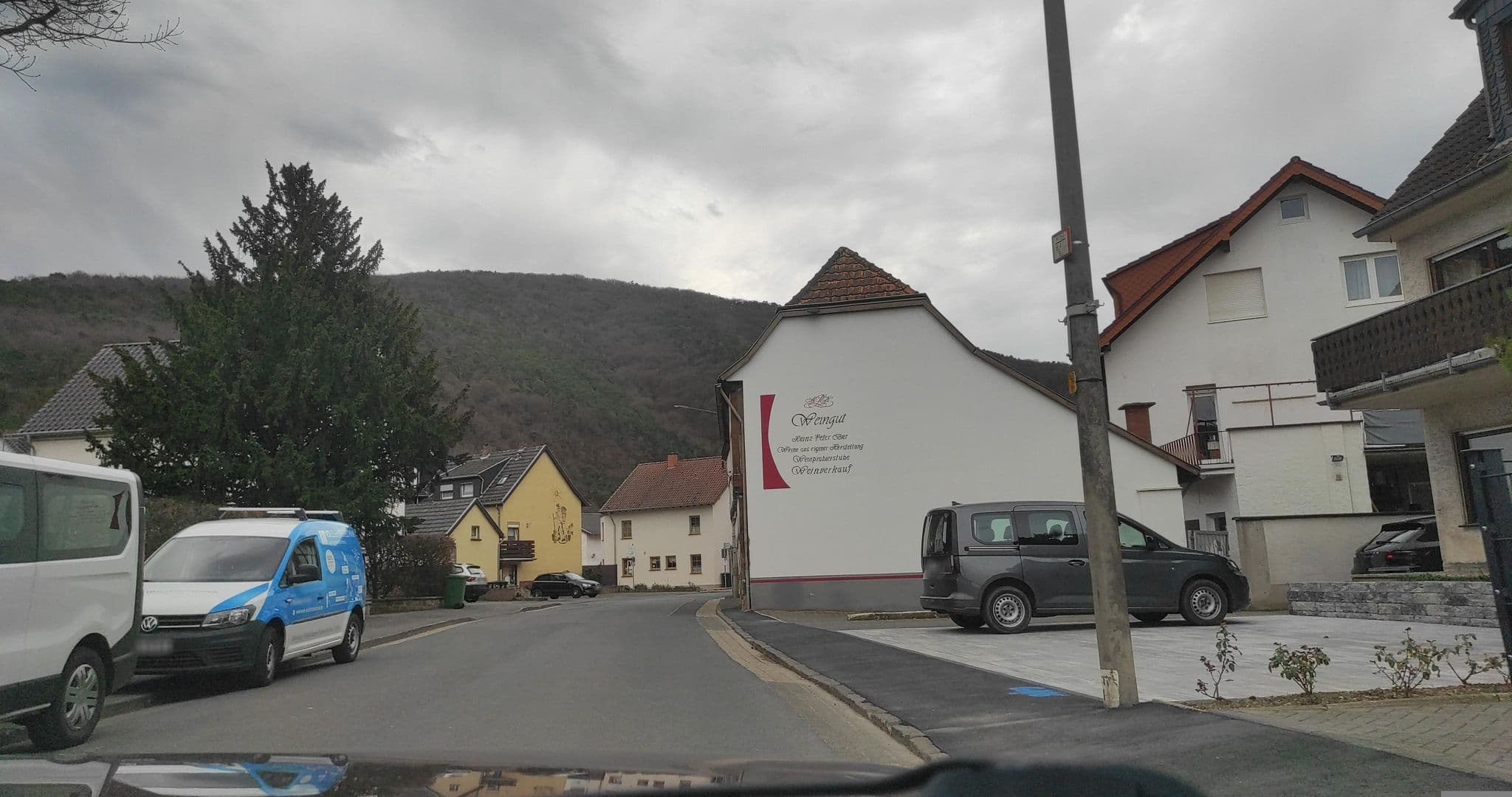 Street view near Hotel Villa Sanct Peter in Bad Neuenahr - Ahrweiler, Dernau — © wolly79 (CC BY-SA · Mapillary)