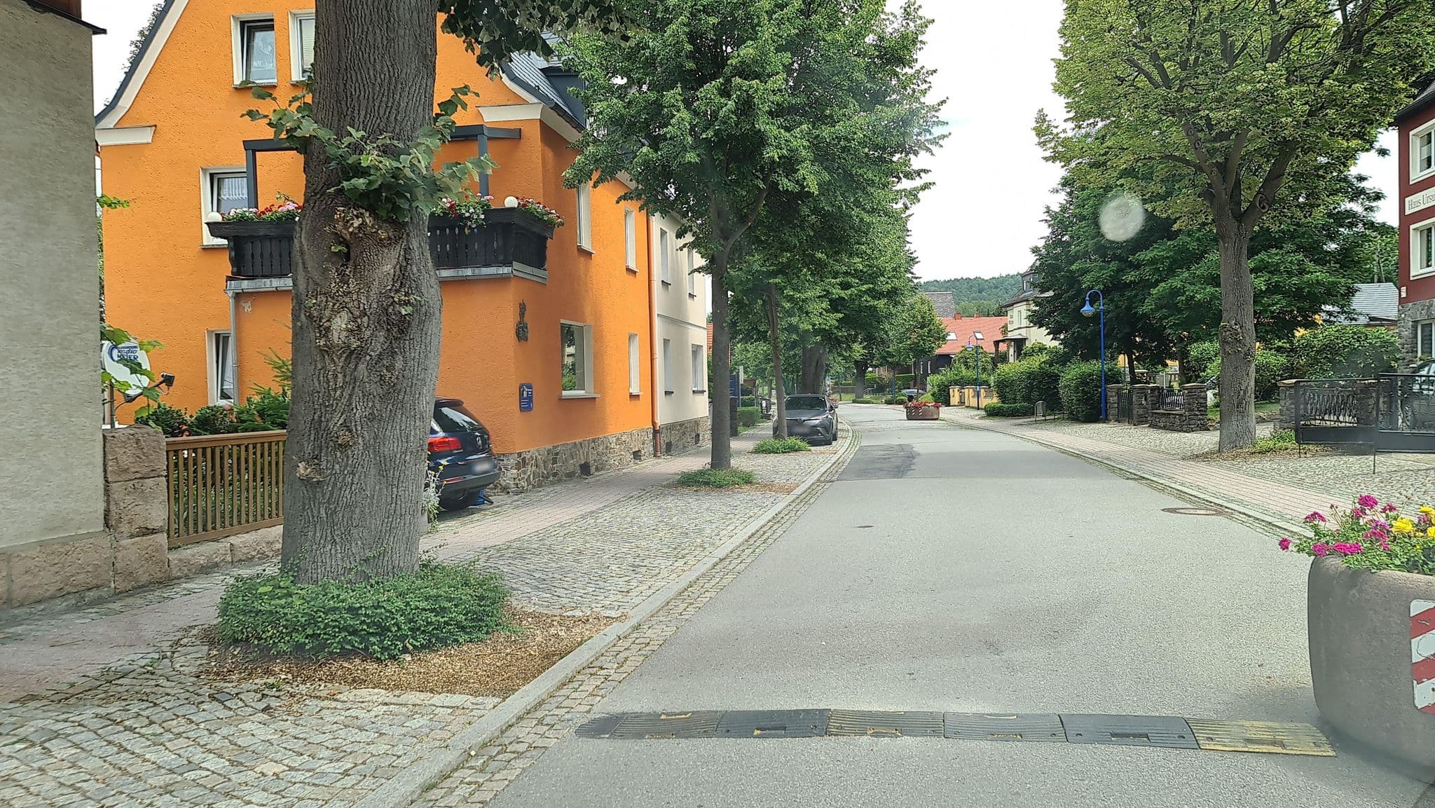 Street view near Neue Thüringer Klause | Hotel & Restaurant - Bad Schlema, Bad Schlema — © canislupus (CC BY-SA · Mapillary)