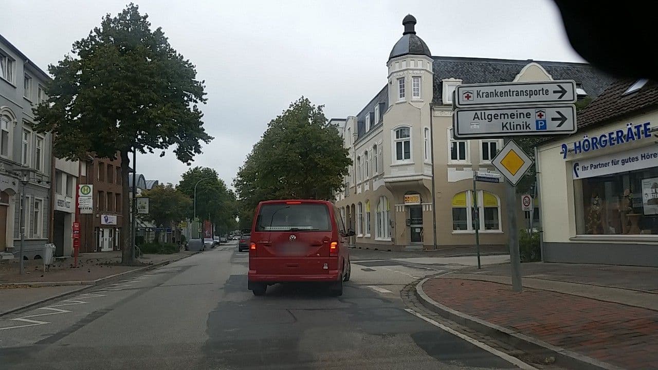 Street view near Hotel, Bad Segeberg — © tian (CC BY-SA · Mapillary)
