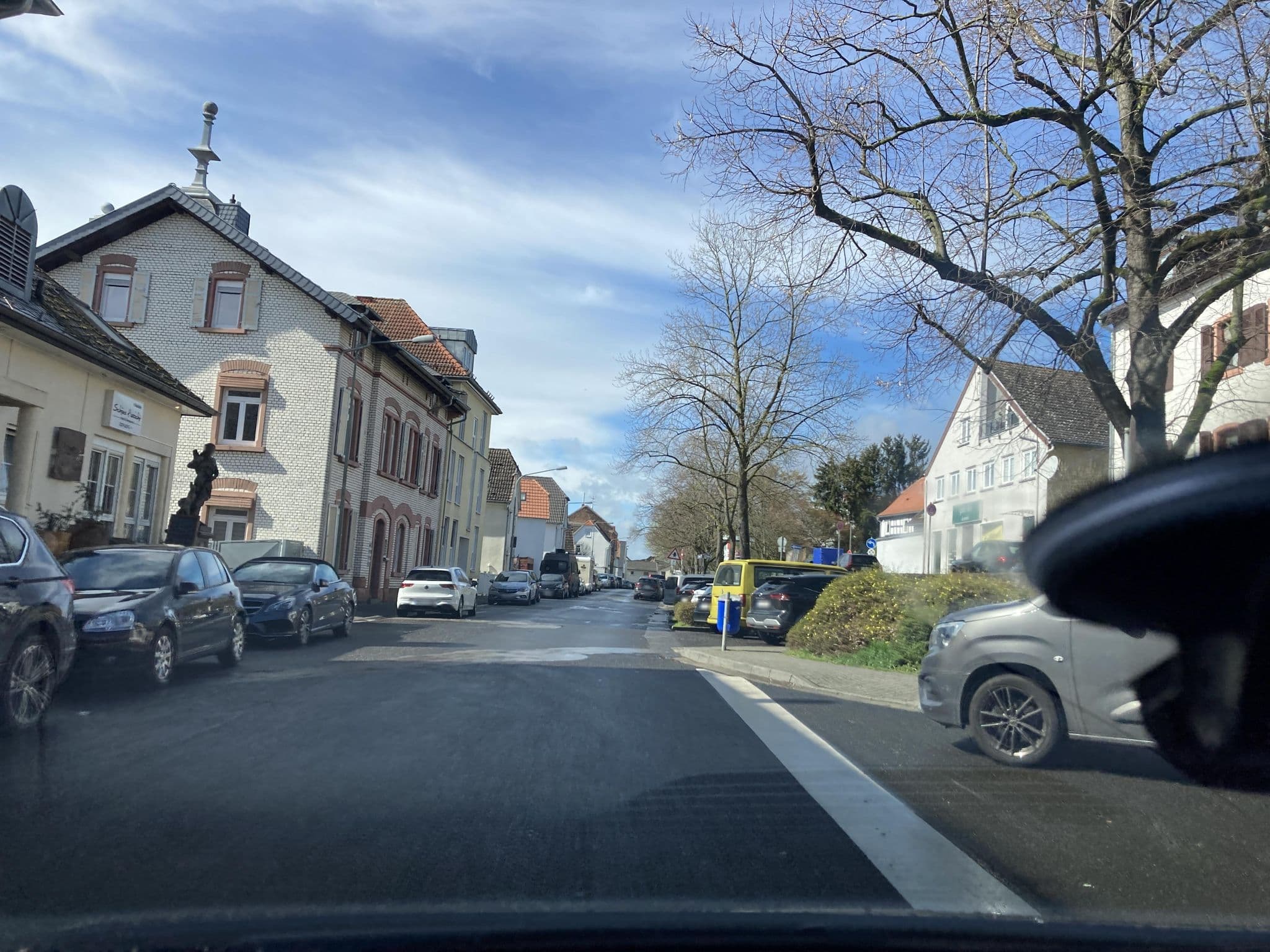 Street view near KL Hotels GmbH, Bad Vilbel — © robffm (CC BY-SA · Mapillary)