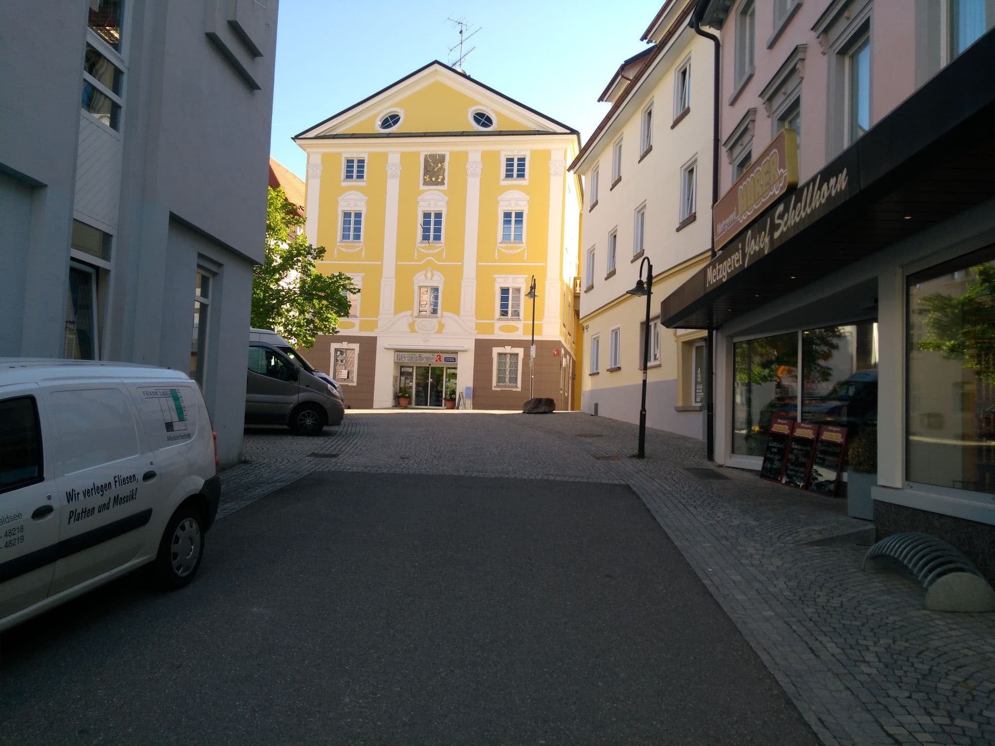 Street view near Amtshaus - Gut Hügle Collection, Bad Waldsee — © rausk (CC BY-SA · Mapillary)